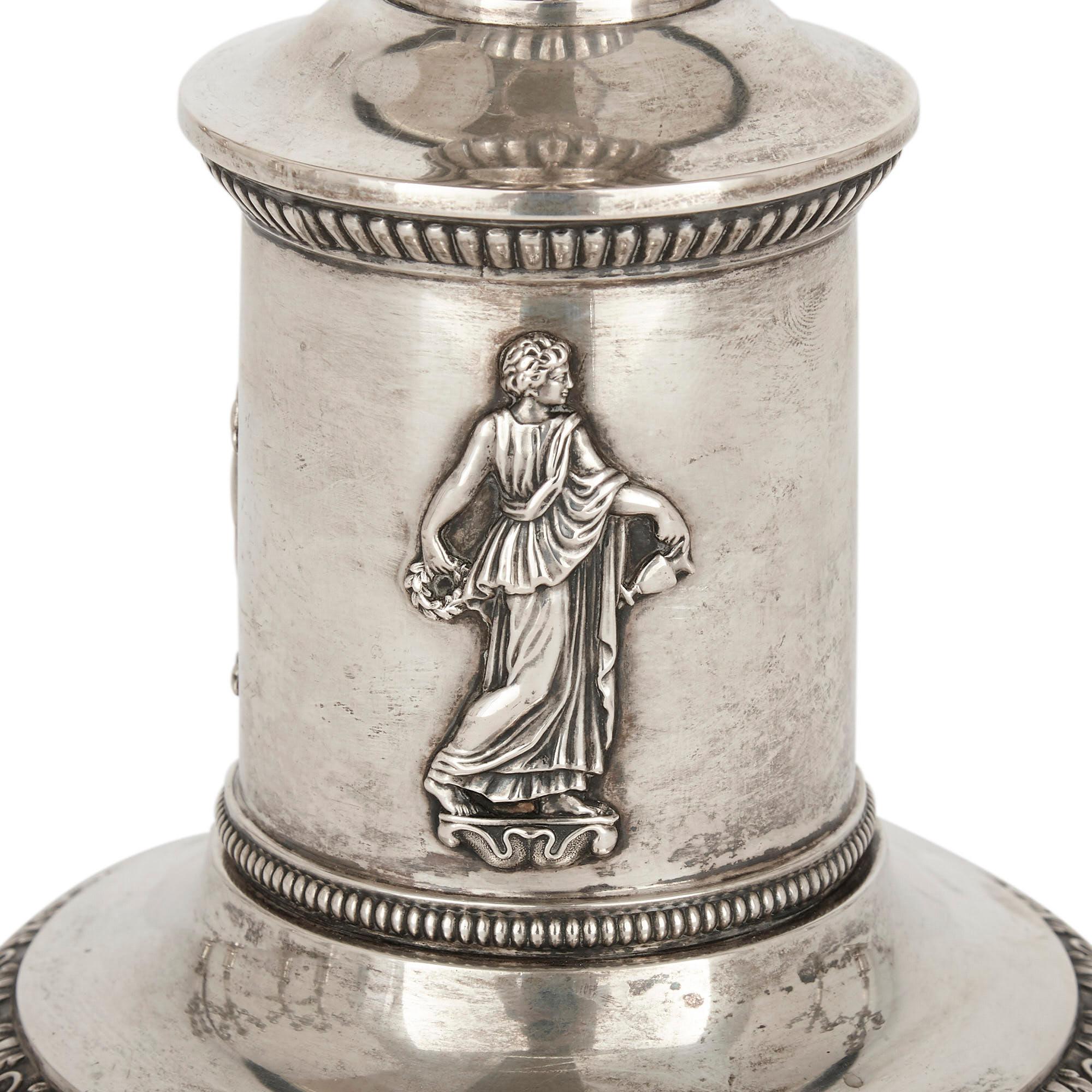 Siebenteiliges Silberkandelaber-Set aus der deutschen Empire-Periode im Angebot 8