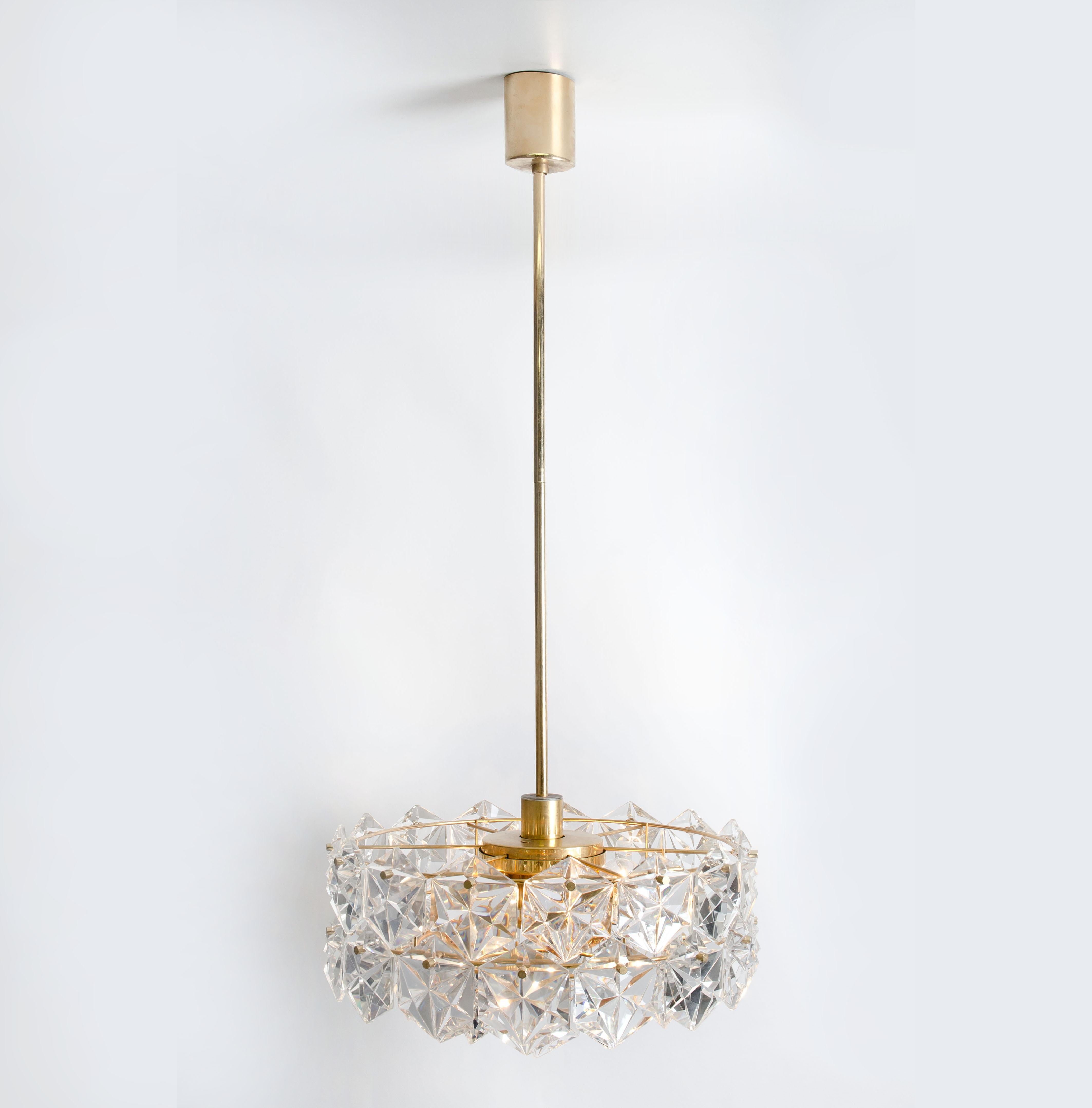 German Faceted Crystal and Gilt Metal Four-Tier Chandelier from Kinkeldey, Pair For Sale 5