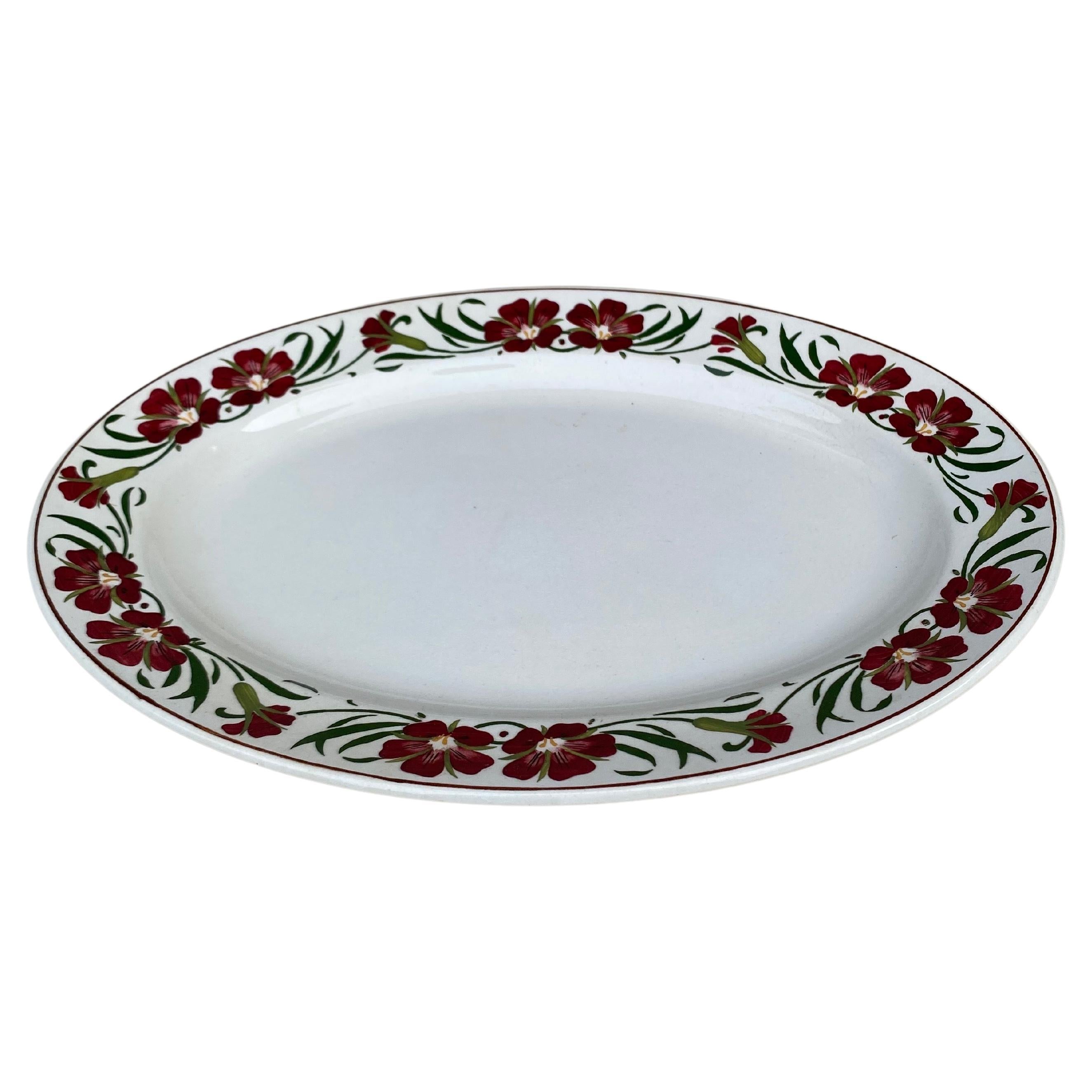 Deutsche Fayence Ovalplatte mit roten Blumen signiert Villeroy Boch CIRCA 1900.
Maße: 12,8