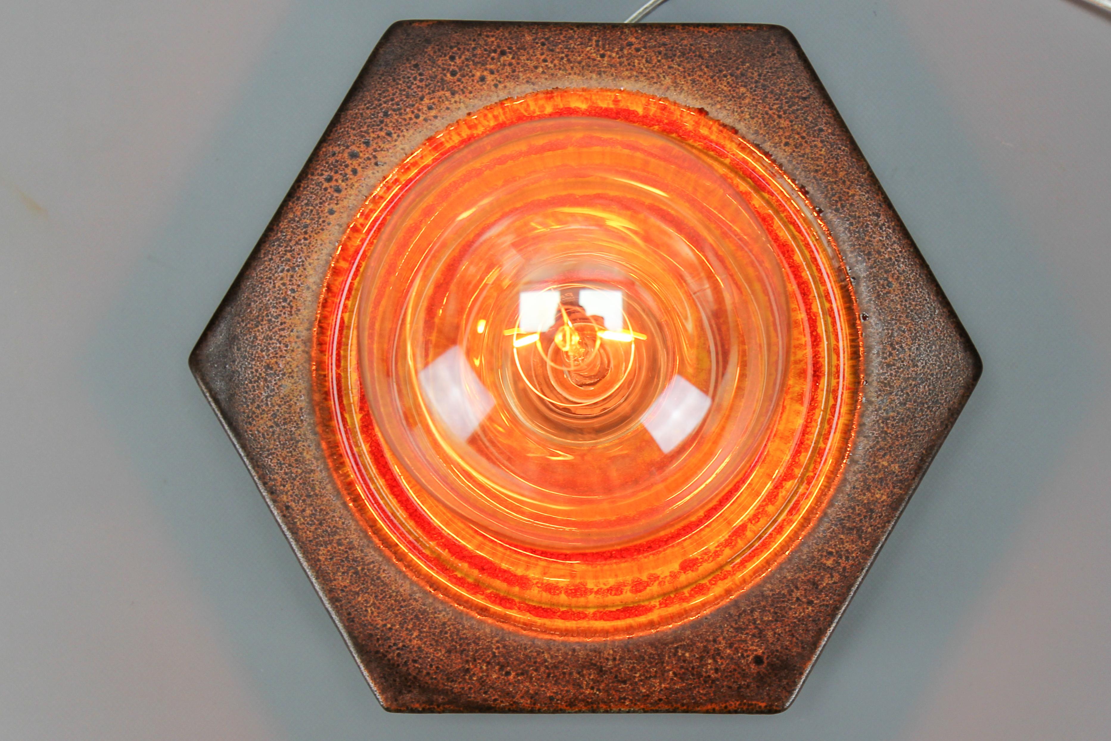 Deutsche Fat Lava-Keramik-Einbaubeleuchtung oder Wandleuchter in Orange und Braun, 1970er Jahre im Angebot 3