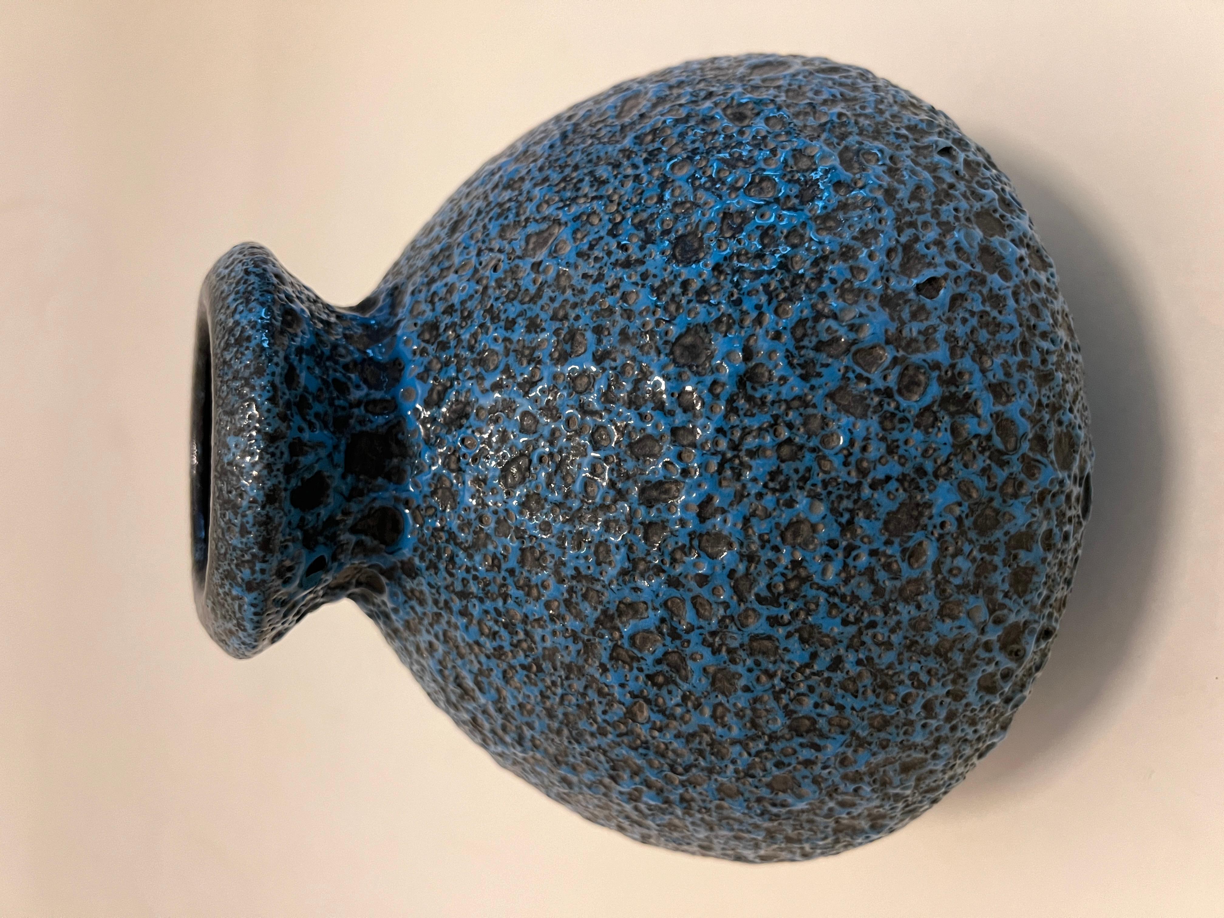 Mid-Century moderno Vaso tedesco in lava grassa con smalto vulcanico in vendita