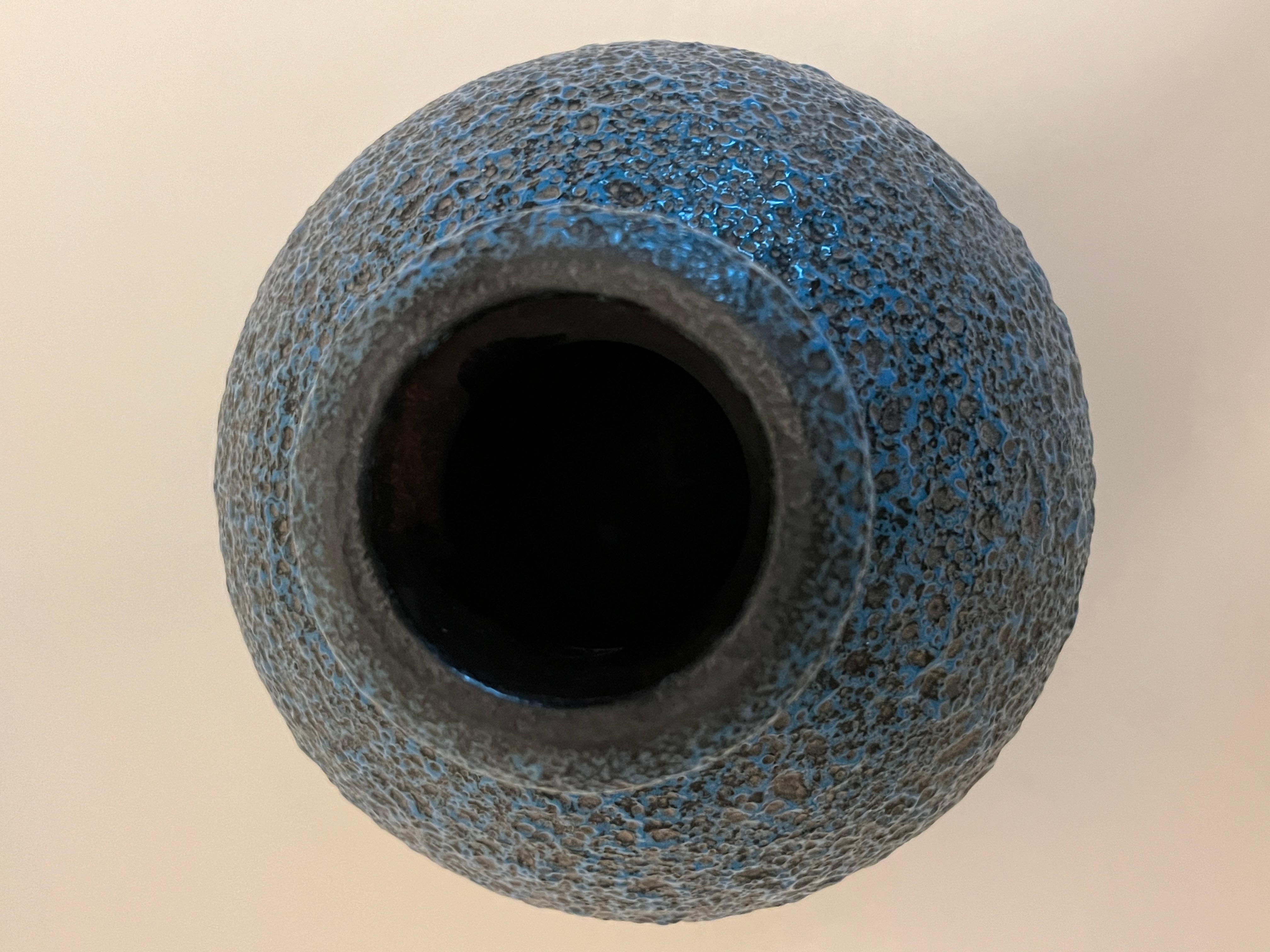Terracotta Vaso tedesco in lava grassa con smalto vulcanico in vendita