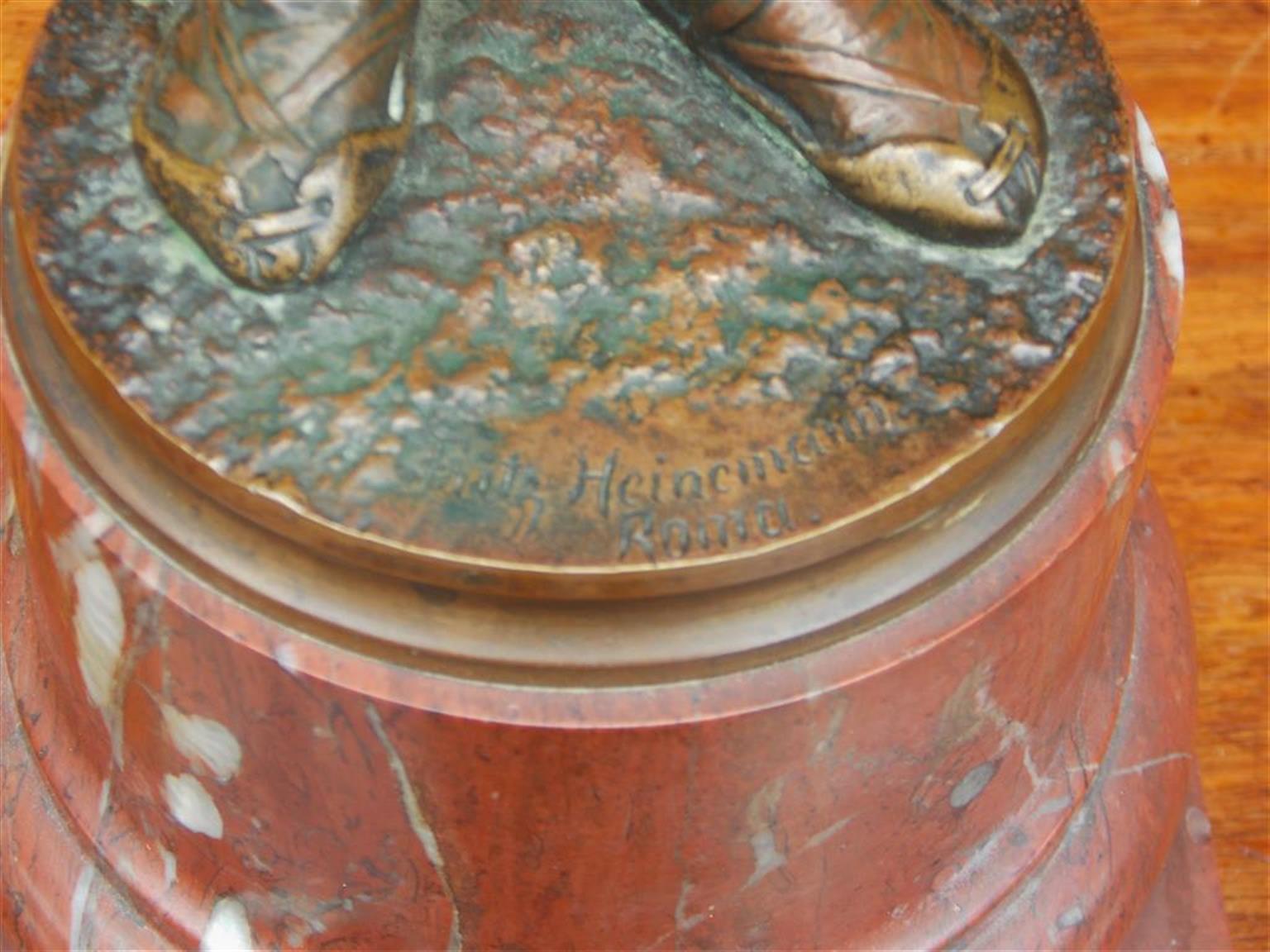 Calco Giovane figura tedesca in bronzo romano montata su base di marmo rosso, circa 1885 in vendita