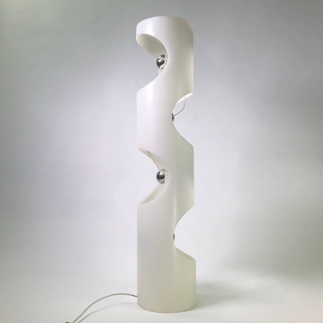 Large rare floor lamp from the 1970s, Germany. 

Sculptural acrylic tube with four light sources. The tube lights up beautifully and especially with mirror bulbs the light gets a more Space Age look.

The design is simple yet strong and this