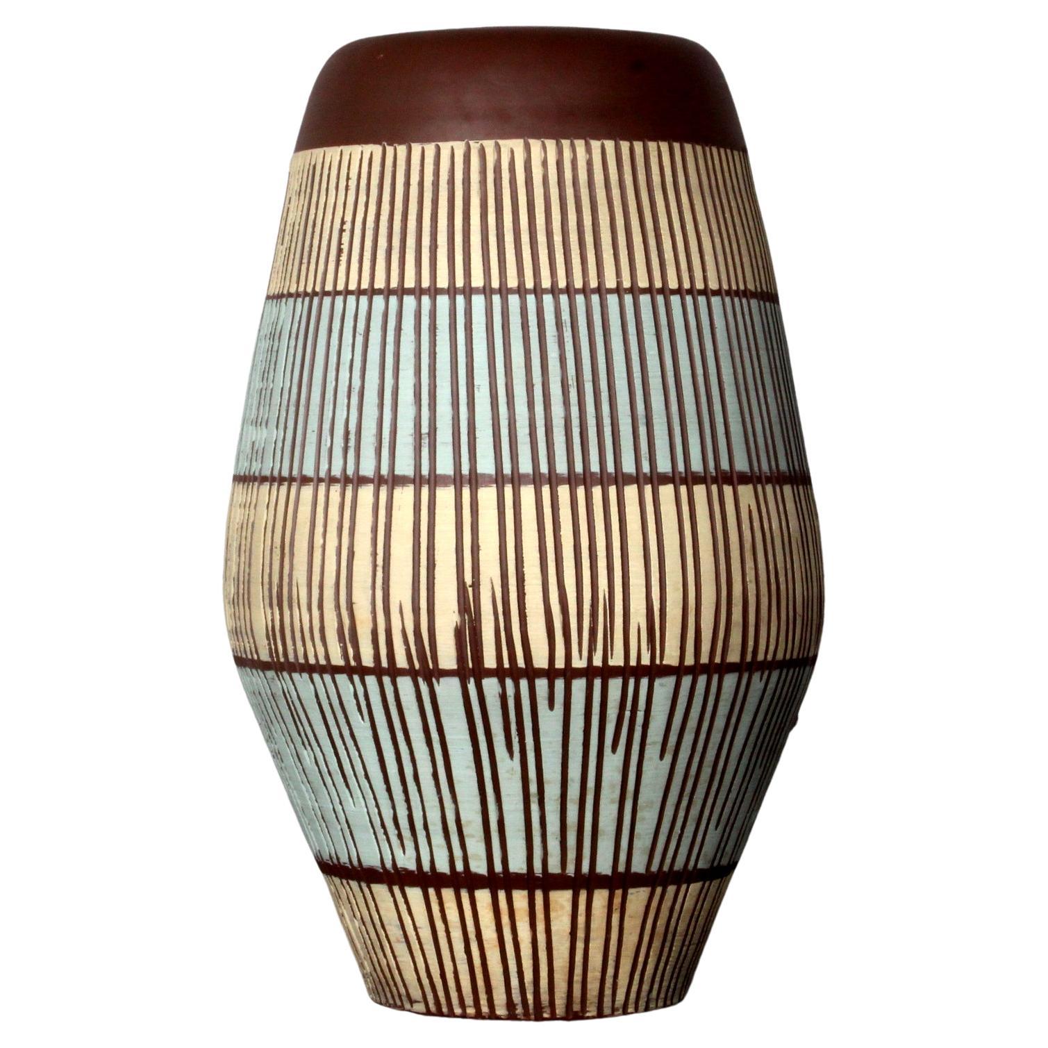 VASO DA TERRA
Siershahner Feinsteinzeugfabrik
DEKOR CAPRI 1950
Ritzdekor (sgrafitto)
Un enorme vaso da terra 
