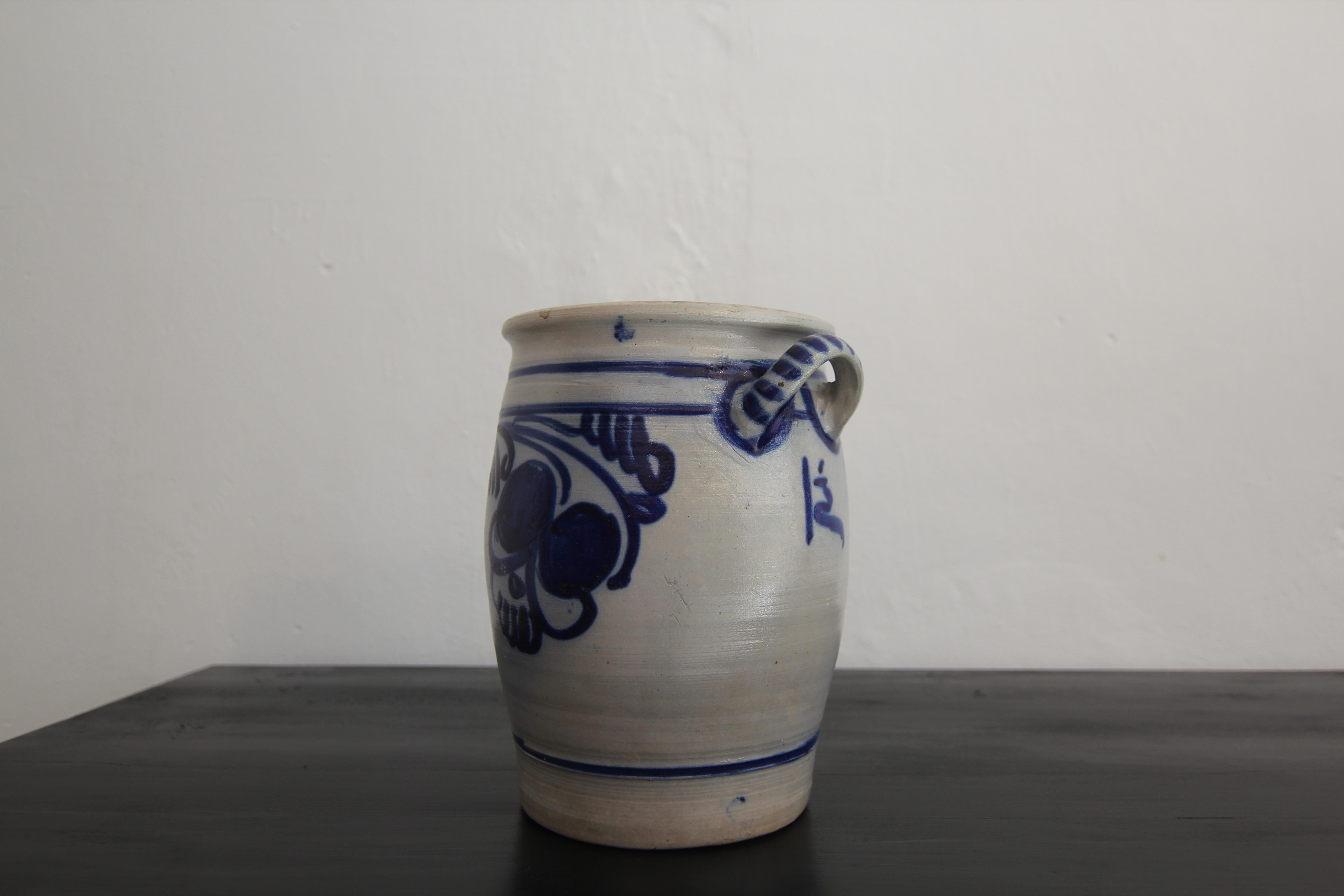 Vaso in gres grigio e blu cobalto della German Folk Art in vendita 2