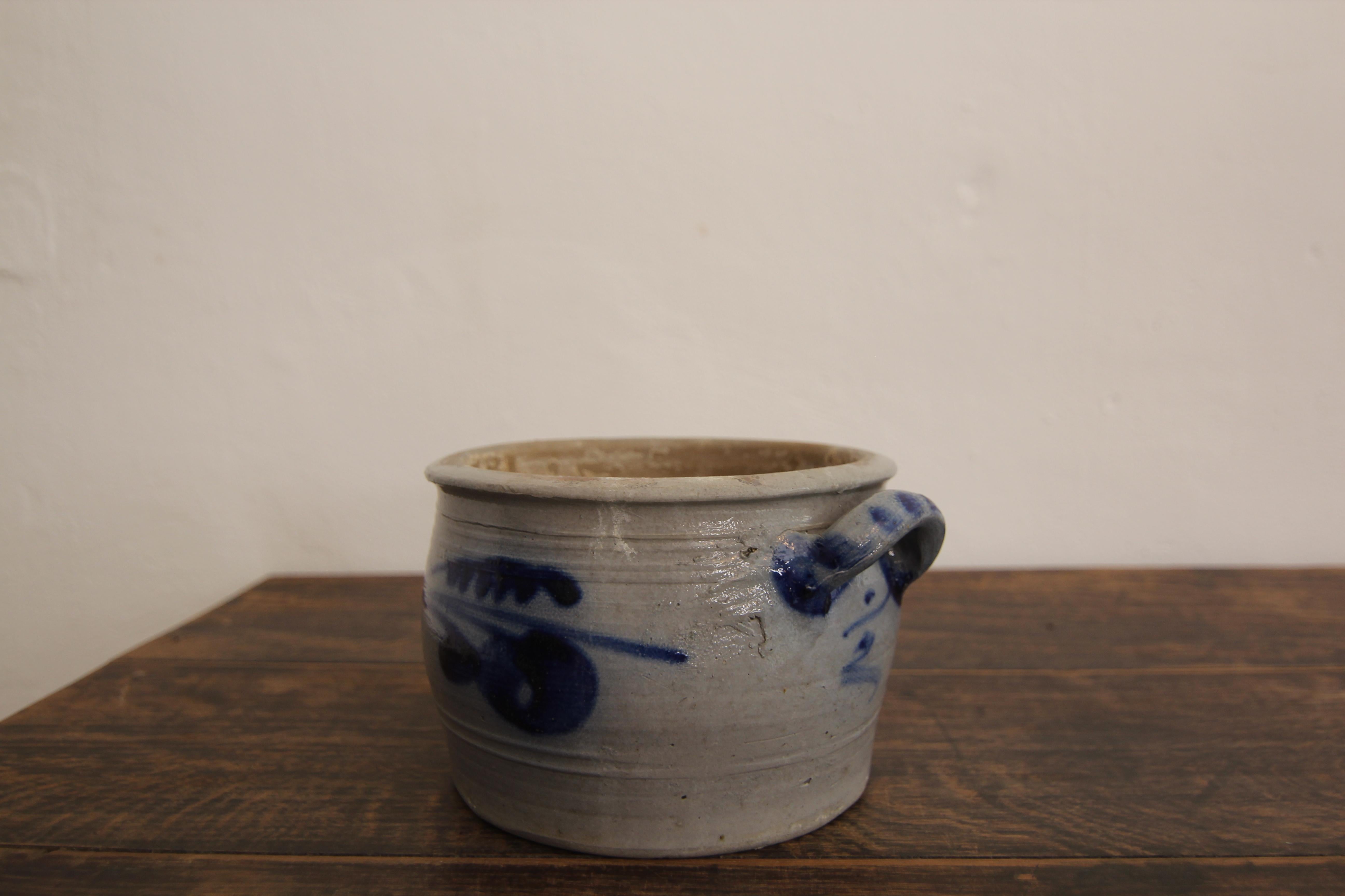 Vaso in gres grigio e blu cobalto della German Folk Art in vendita 2
