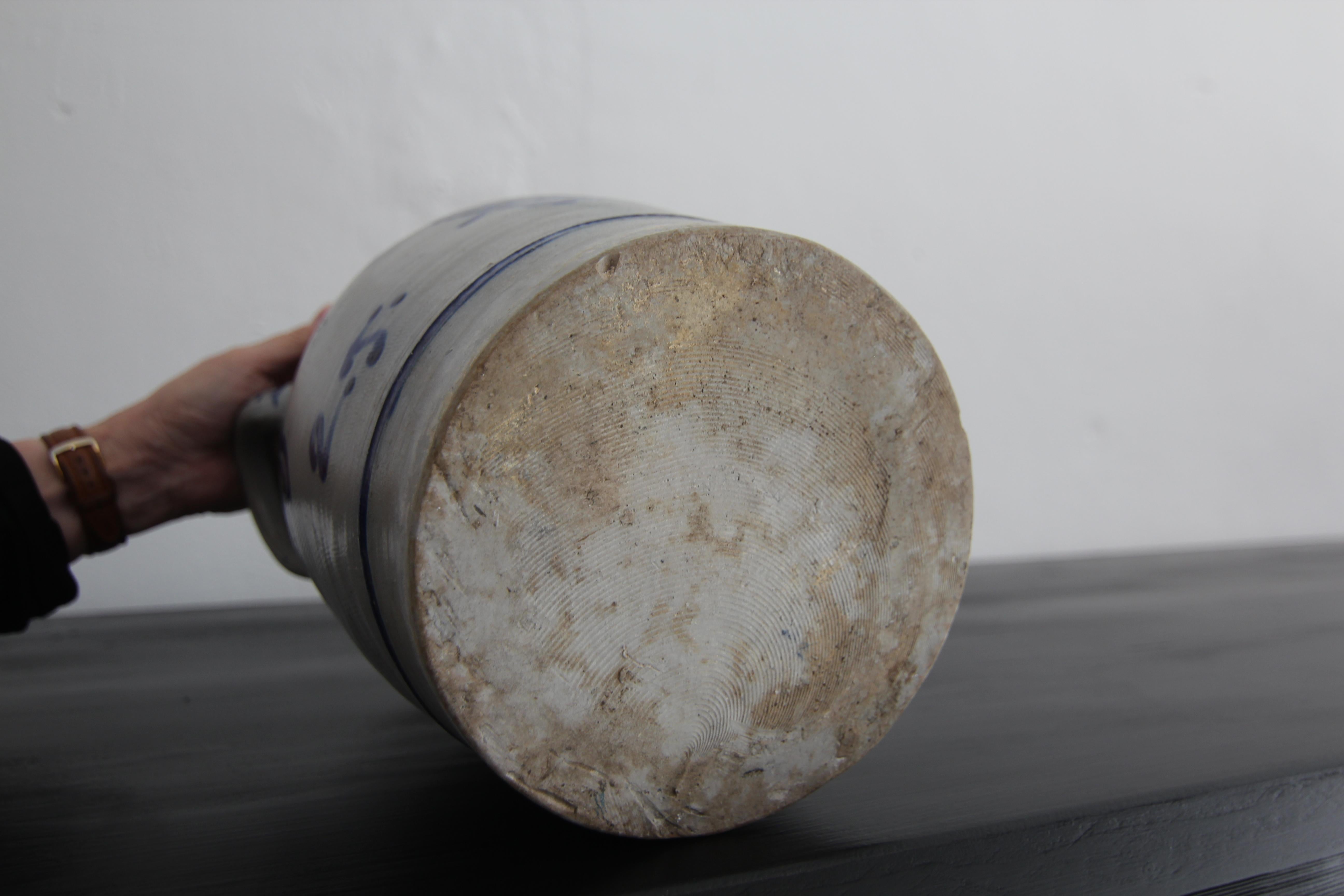 Vaso in gres grigio e blu cobalto della German Folk Art in vendita 12