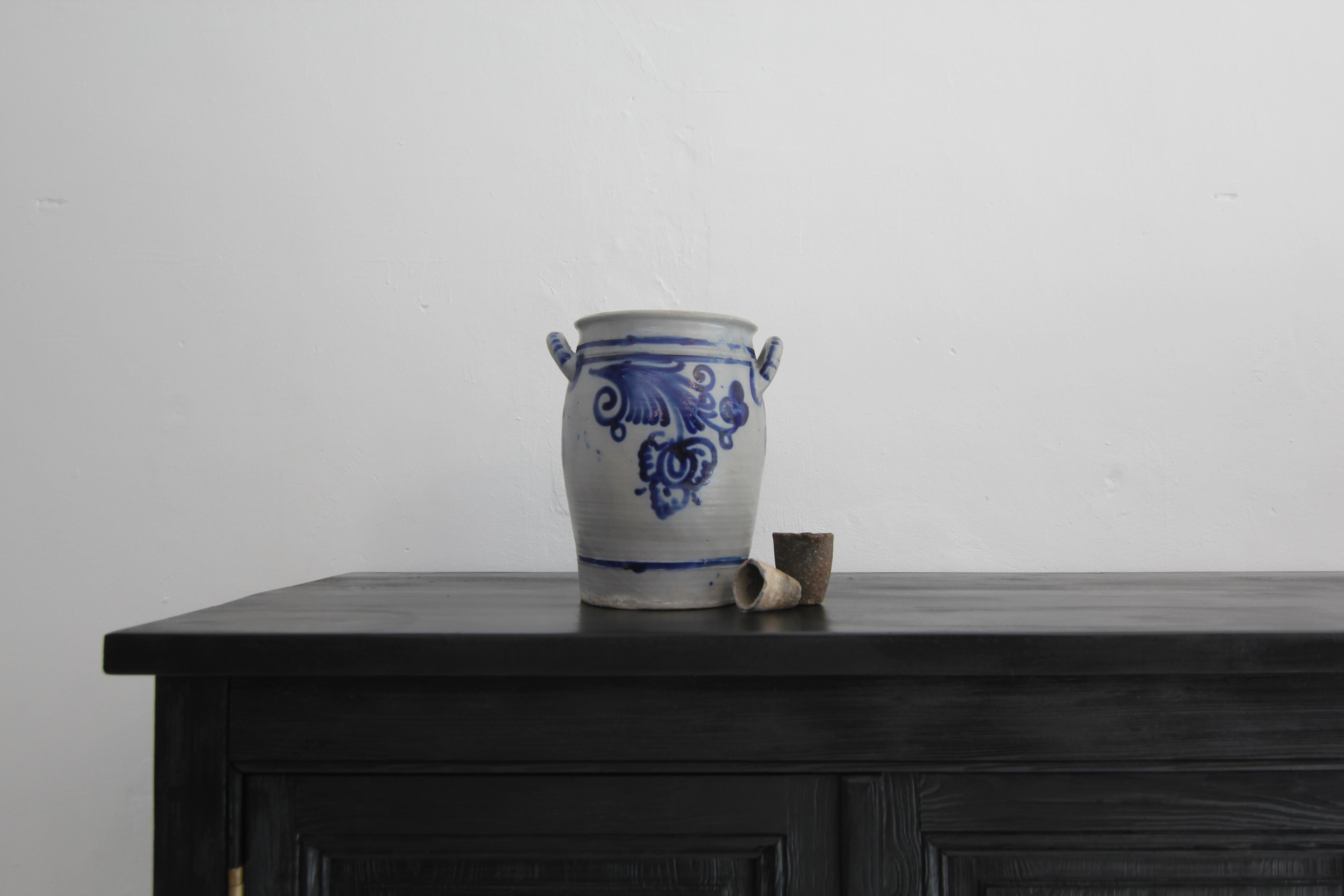 Arte popolare Vaso in gres grigio e blu cobalto della German Folk Art in vendita