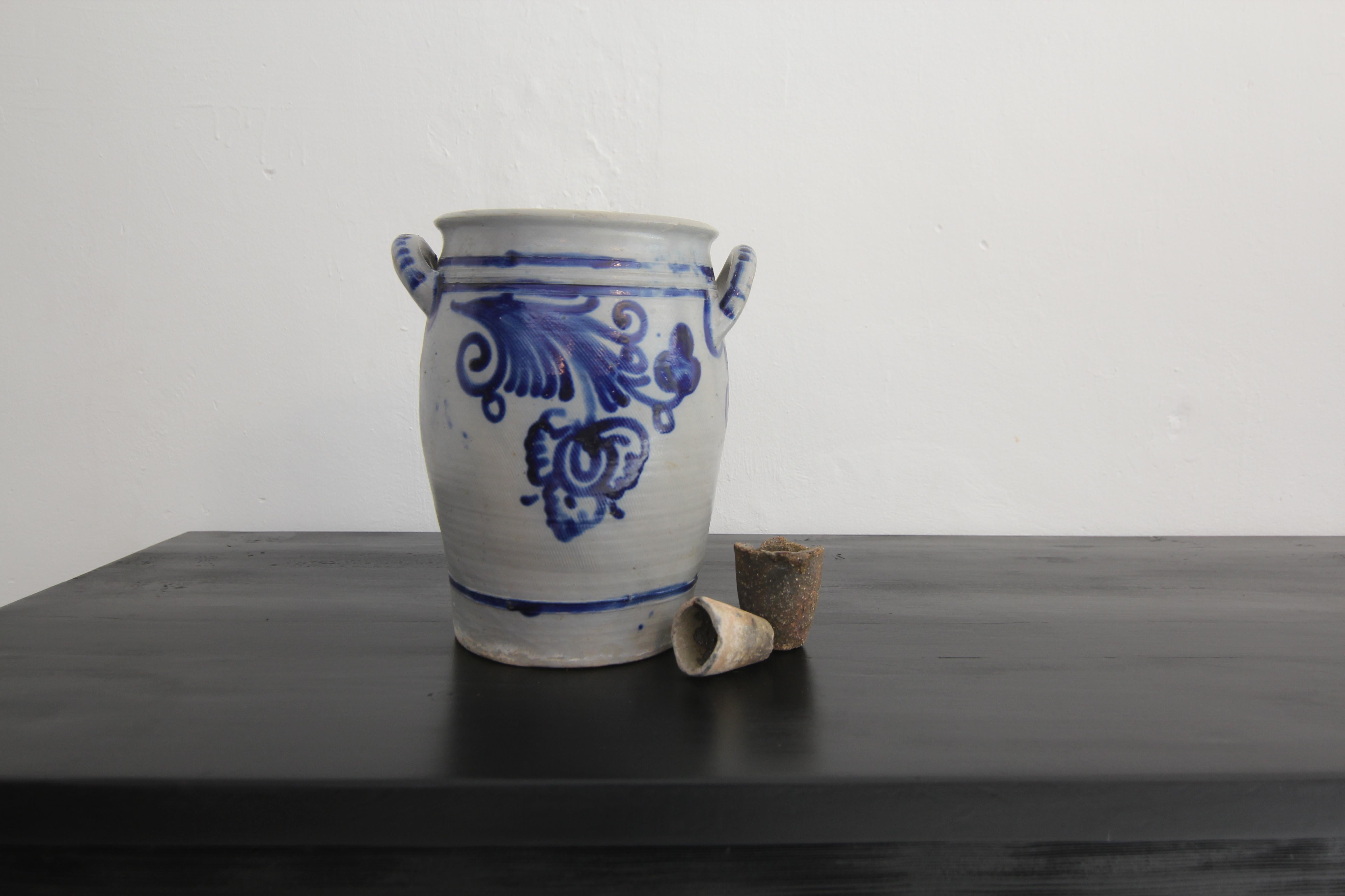 Tedesco Vaso in gres grigio e blu cobalto della German Folk Art in vendita