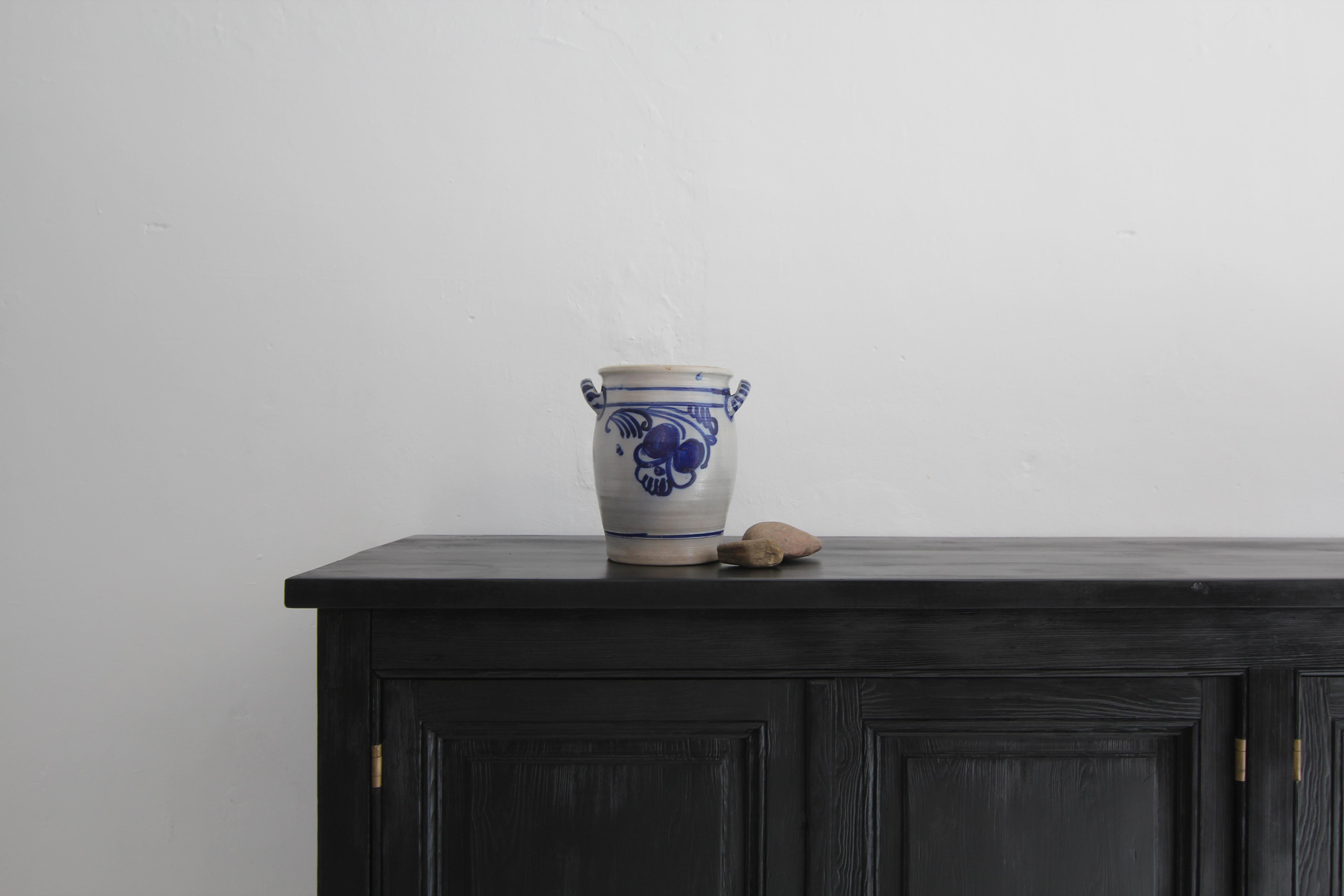 Tedesco Vaso in gres grigio e blu cobalto della German Folk Art in vendita