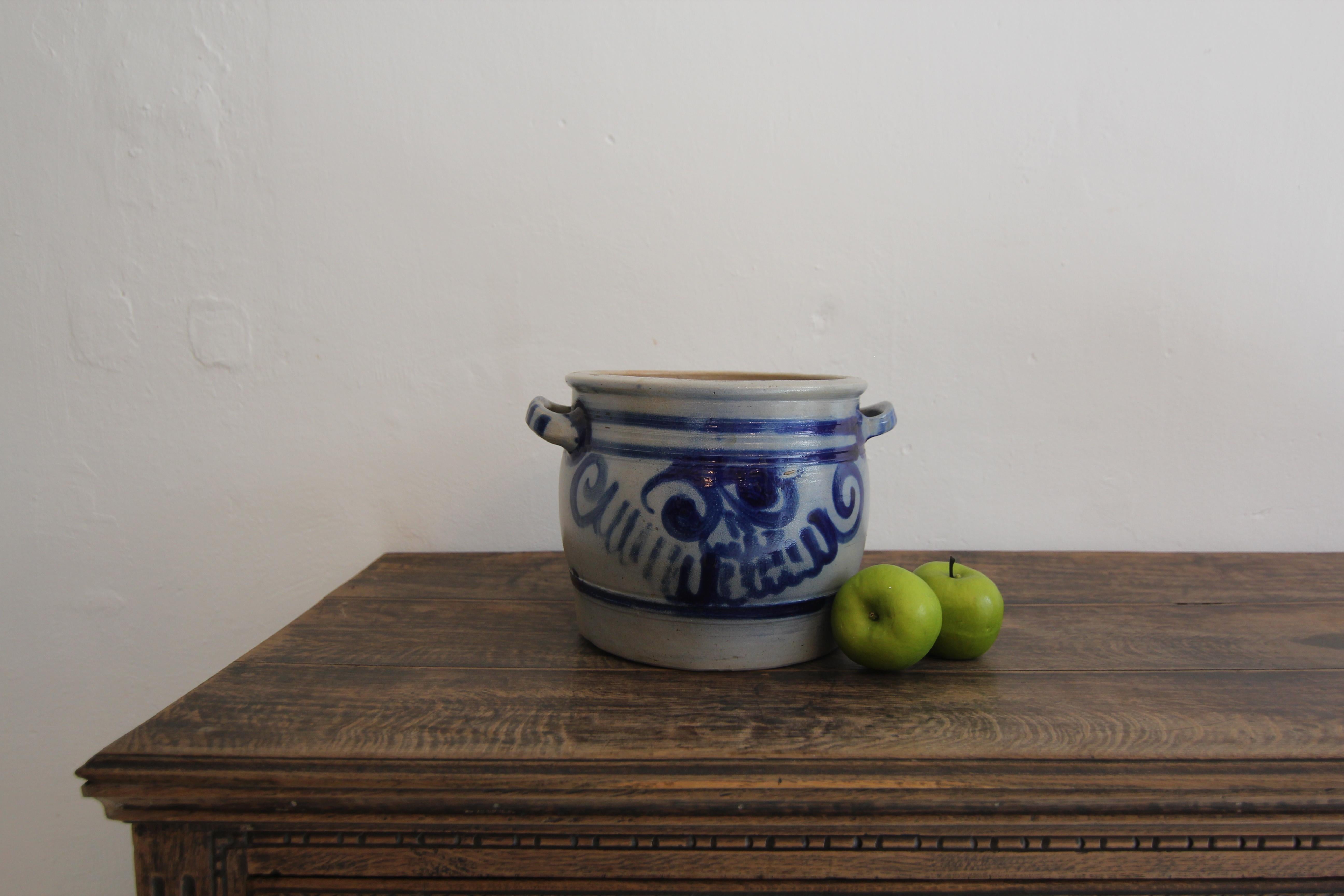 German Folk Art Grey and Cobalt Blue Stoneware Jar In Good Condition For Sale In Dusseldorf, DE