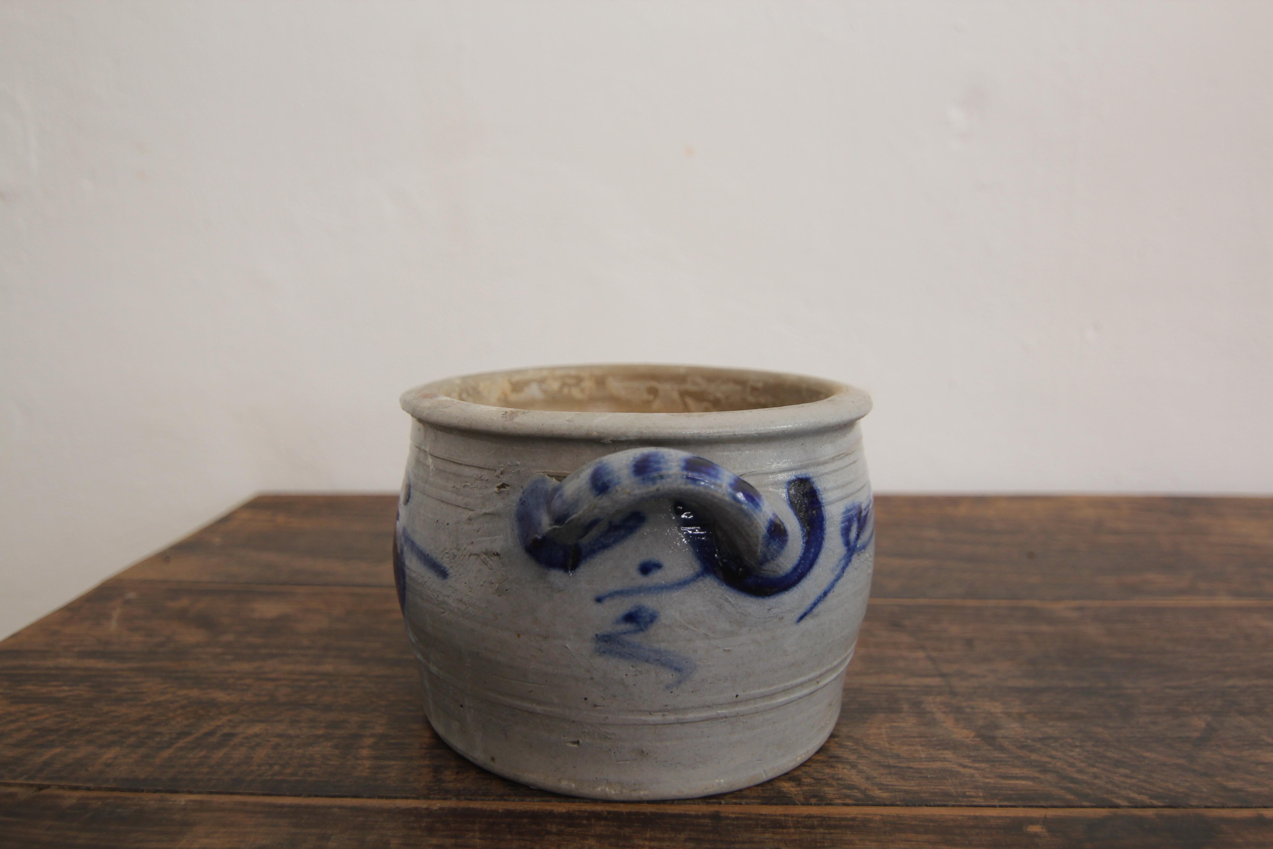 Vaso in gres grigio e blu cobalto della German Folk Art in vendita 1