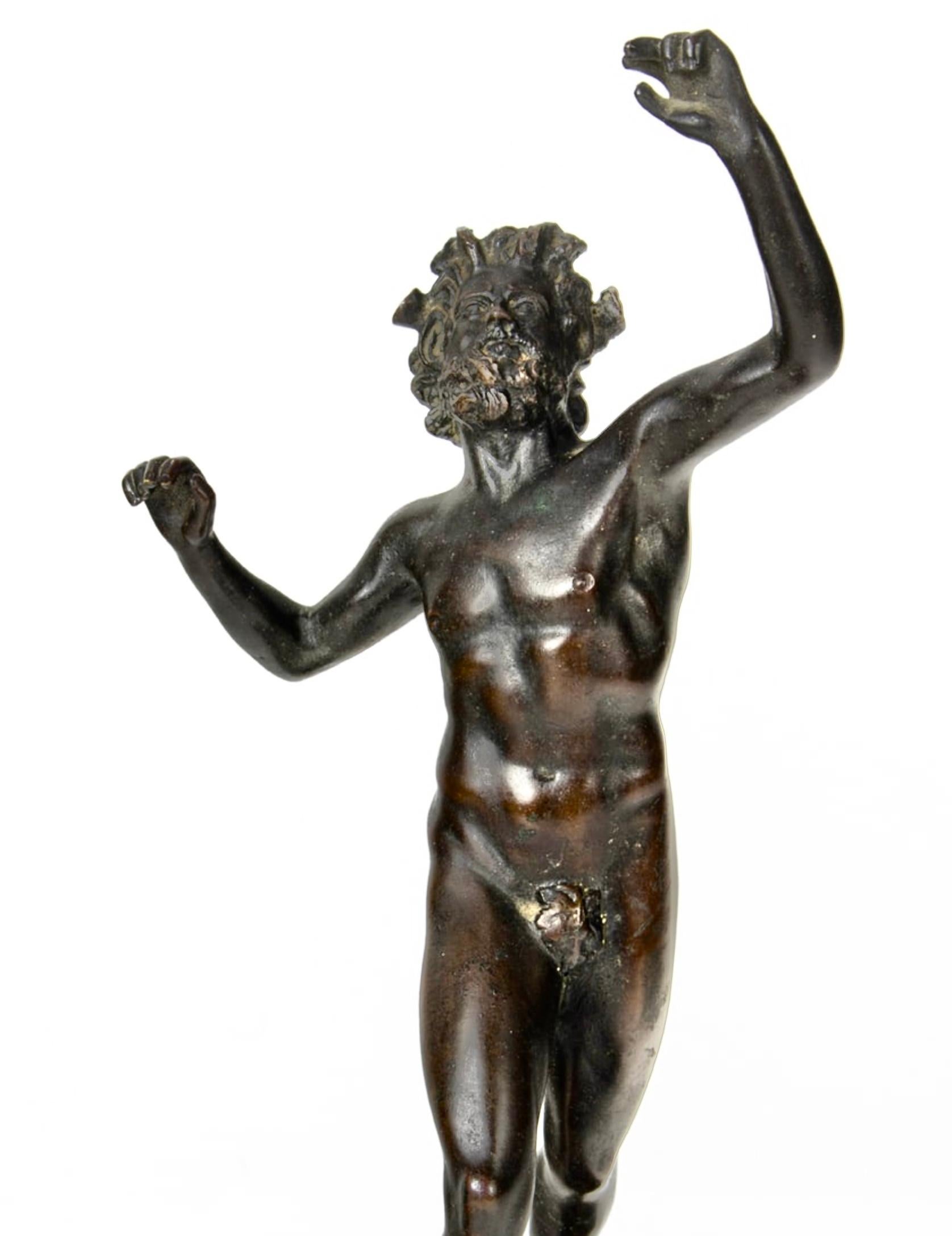 Deutsche Gießerei Neoklassizistische Grand Tour Bronze des neapolitanischen tanzenden Faun im Zustand „Gut“ im Angebot in Palm Springs, CA