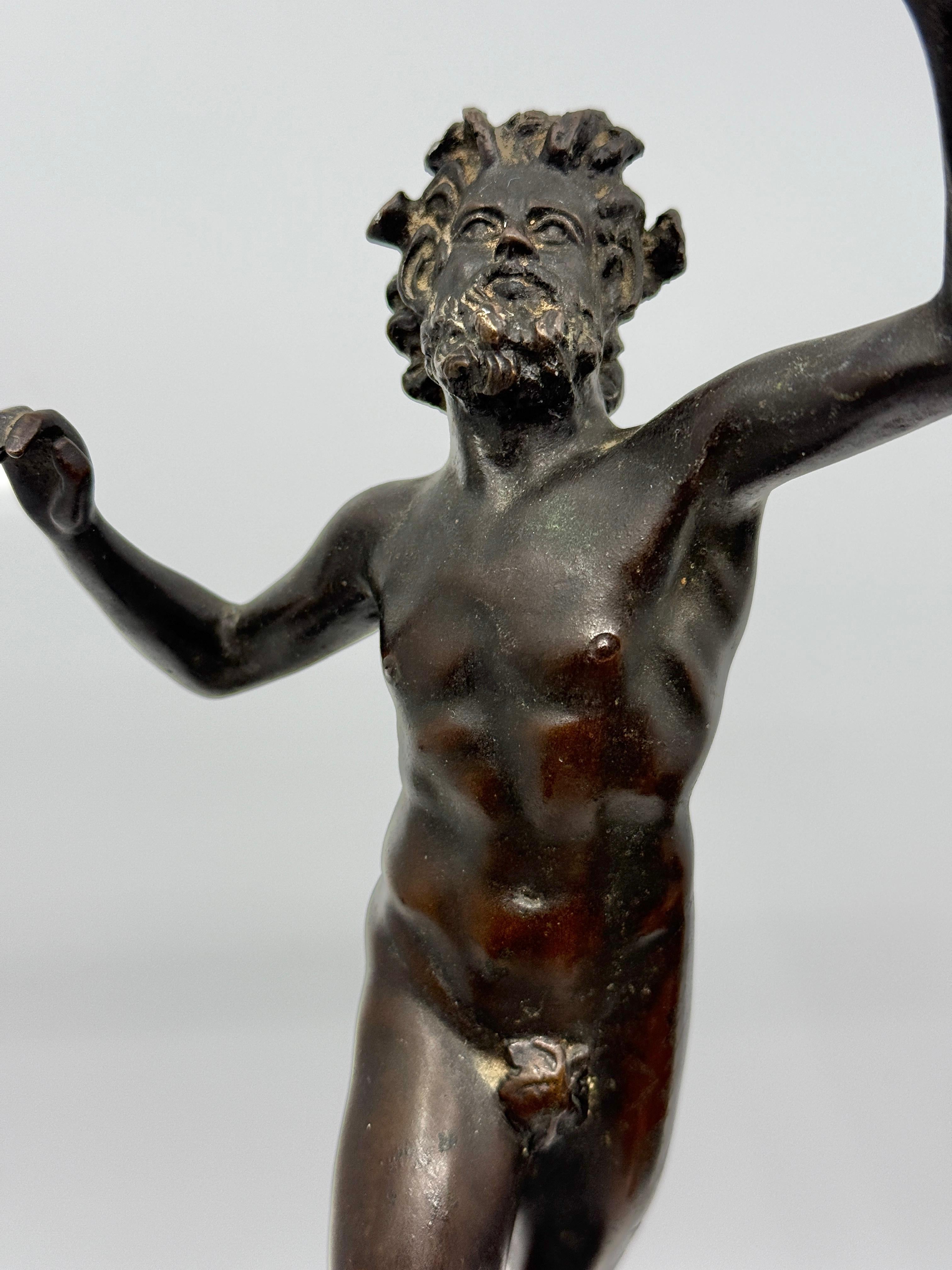Deutsche Gießerei Neoklassizistische Grand Tour Bronze des neapolitanischen tanzenden Faun im Angebot 2
