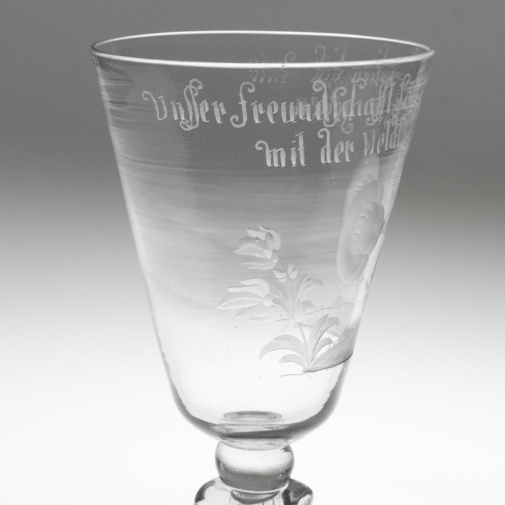 Metà XVIII secolo Bicchiere dell'amicizia tedesco con stelo a piedistallo c1740 in vendita