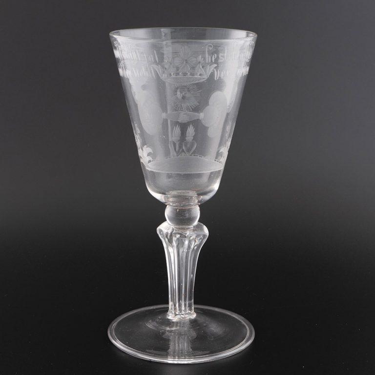Bicchiere dell'amicizia tedesco con stelo a piedistallo c1740 in vendita 1