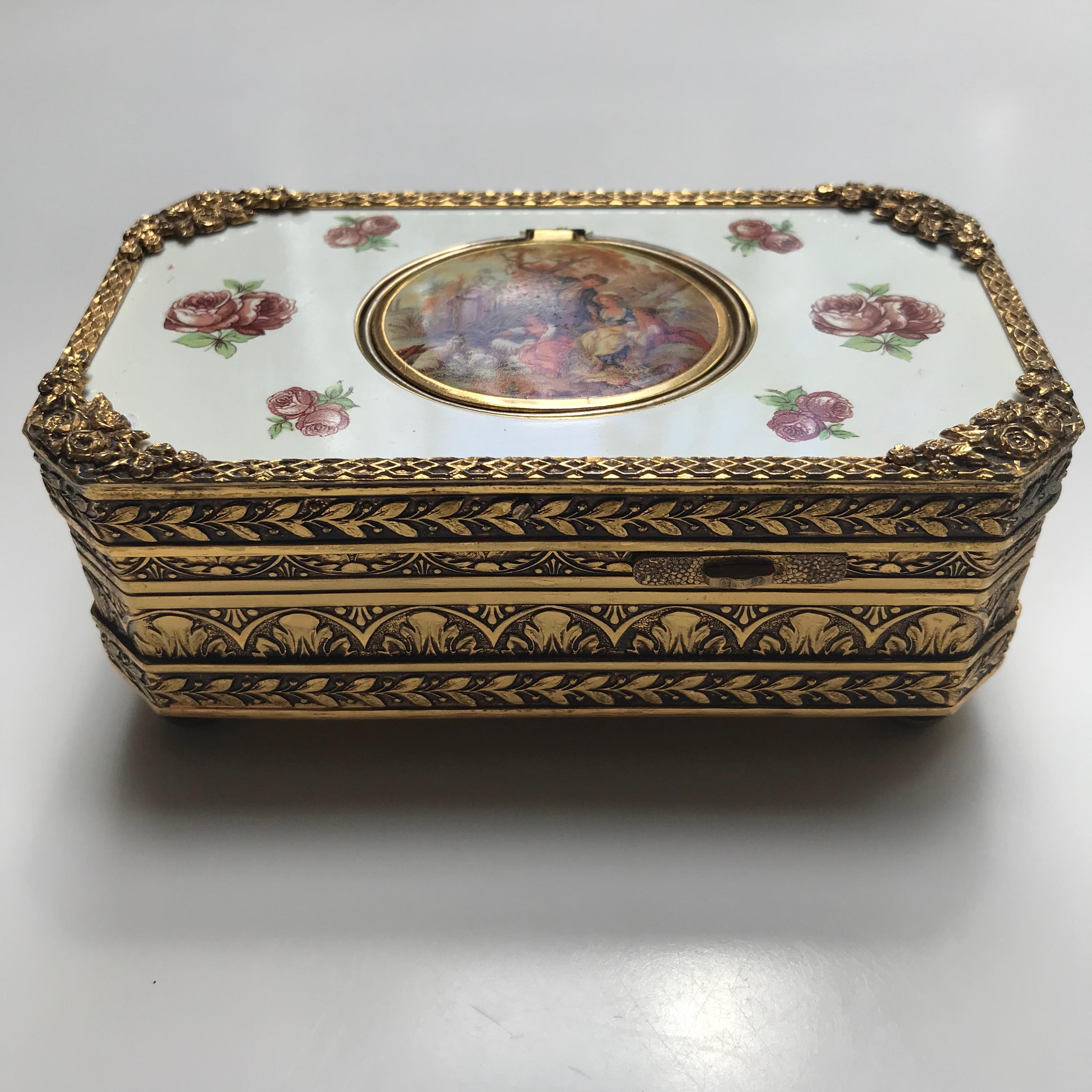 A German gilt metal and enamel singing bird music box, 20th century.
Impressed to underside? Made In West Germany?. Wind up from the base and release slider on side.
