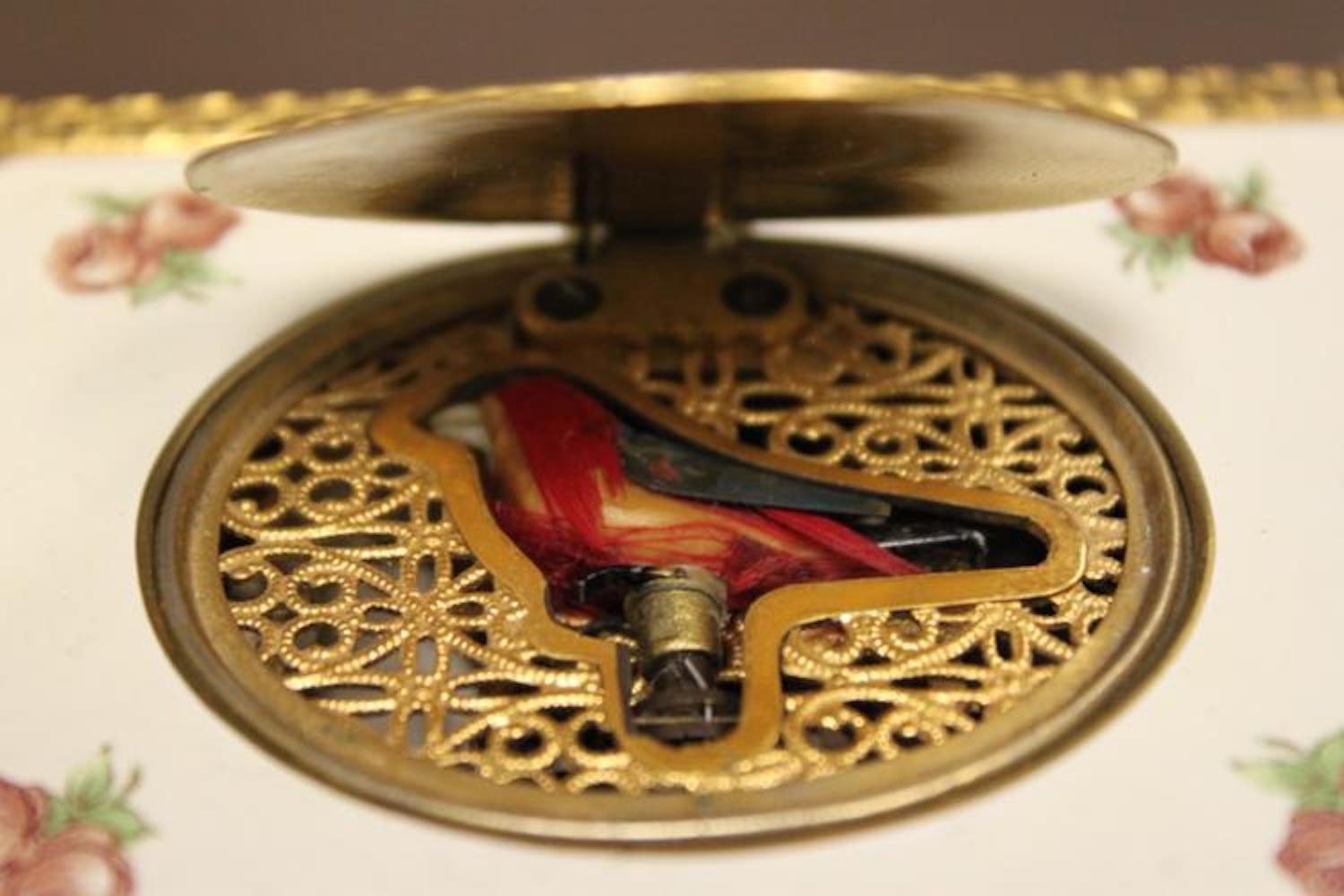 German Gilt Metal and Enamel Singing Bird Music Box, 20th Century For Sale 3