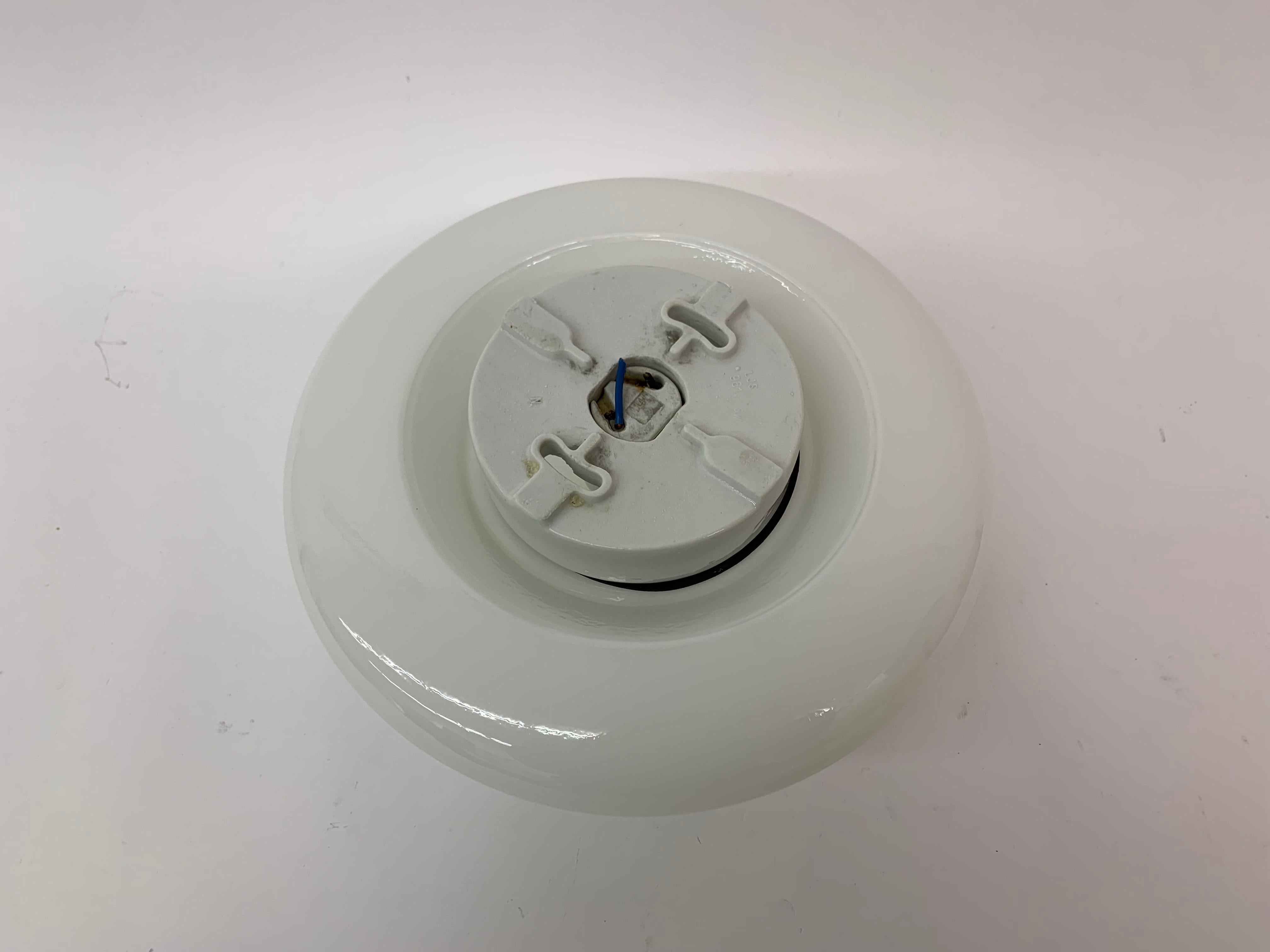 Lampada da soffitto o da parete in vetro tedesco 961 di Wilhelm Wagenfeld per Lindner In condizioni buone in vendita a Delft, NL