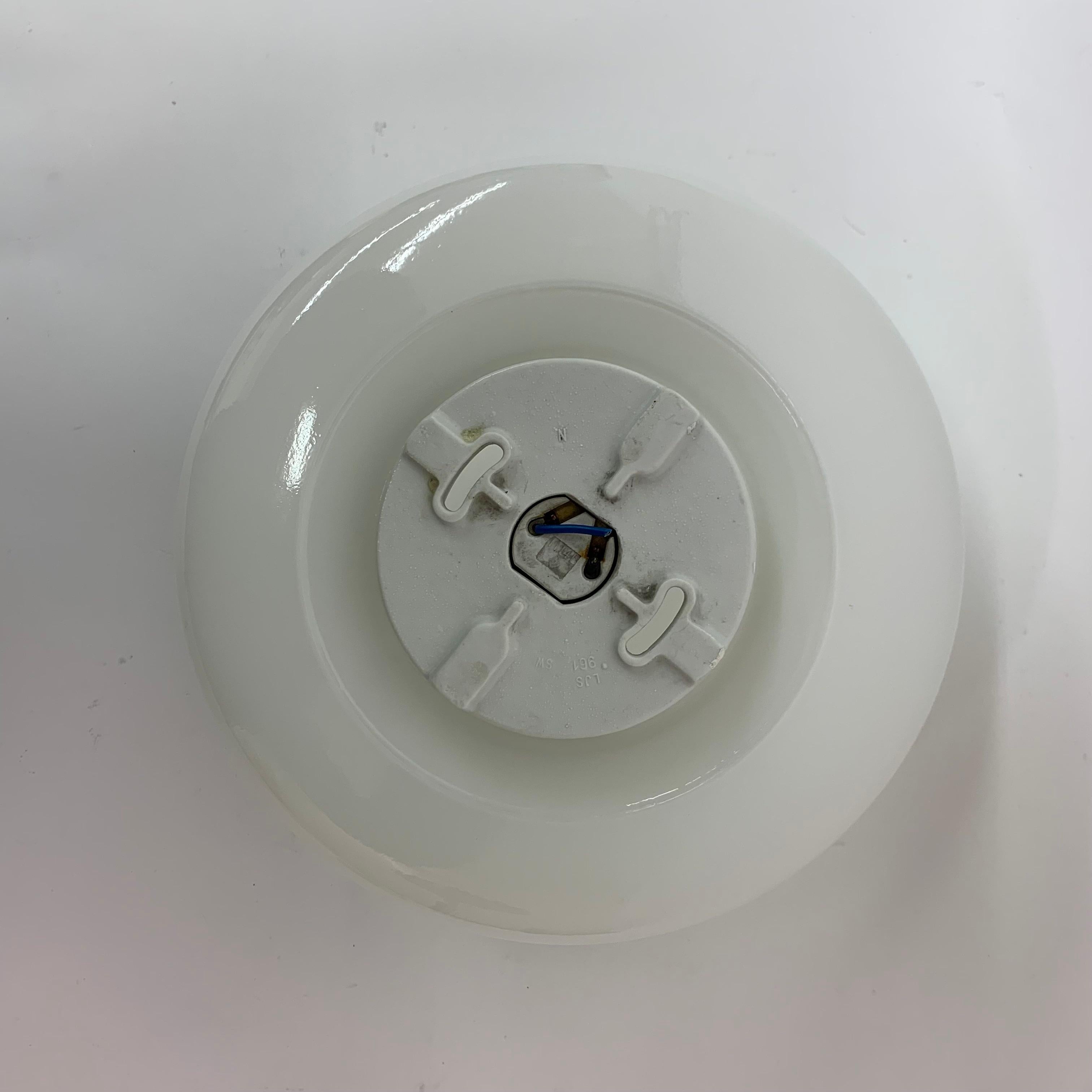 Porcellana Lampada da soffitto o da parete in vetro tedesco 961 di Wilhelm Wagenfeld per Lindner in vendita
