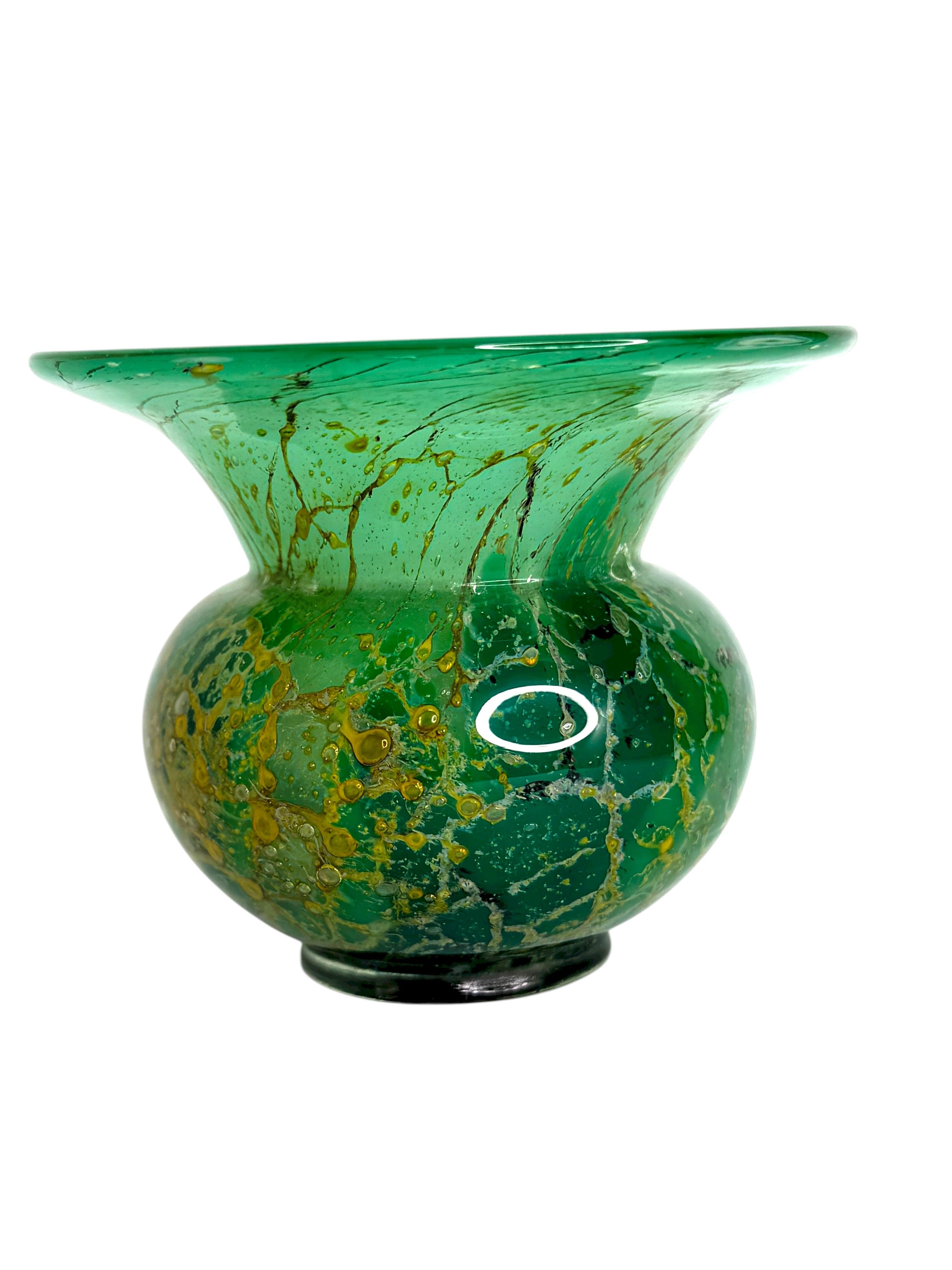 Vaso in vetro tedesco di Karl Wiedmann per WMF Ikora, anni '30 Bauhaus Art Deco In condizioni buone in vendita a Nuernberg, DE