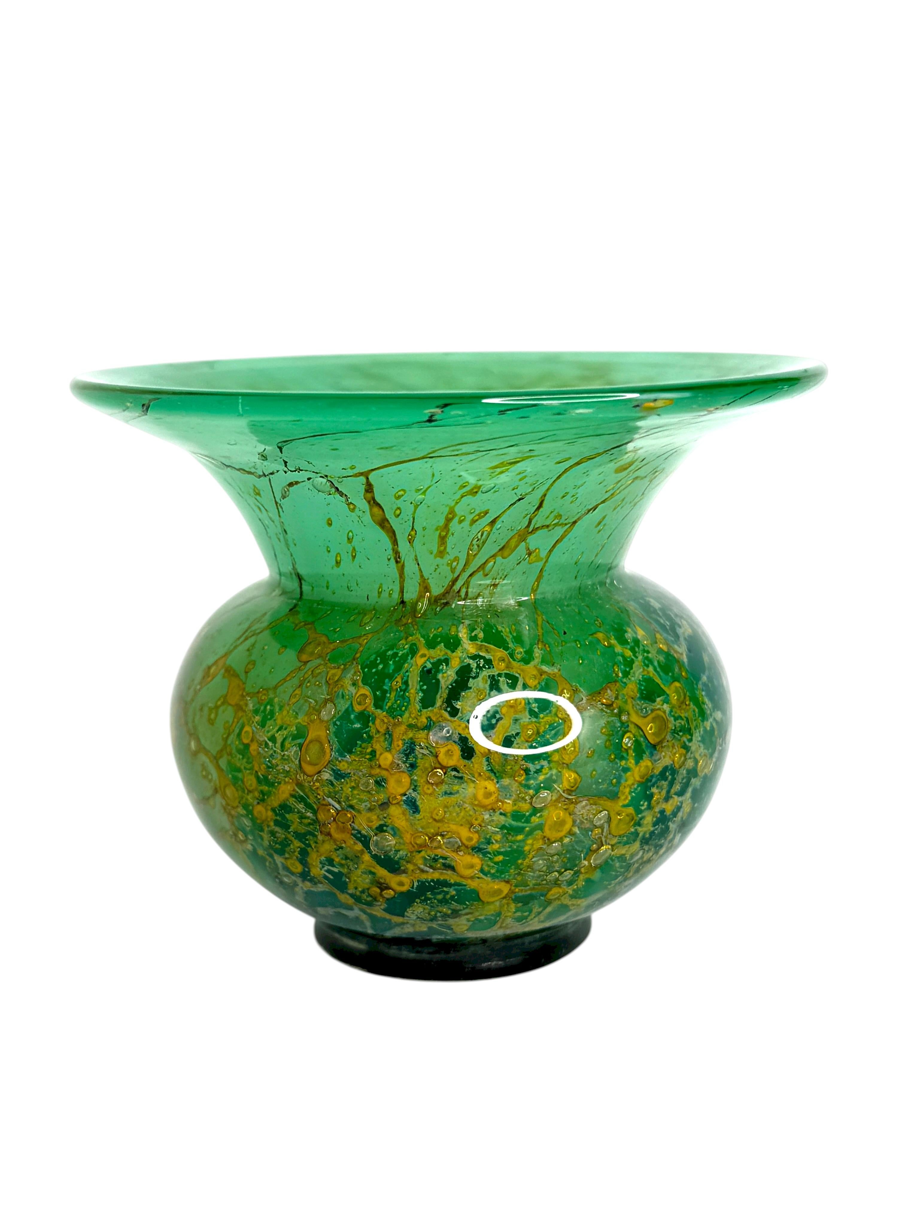 Metà XX secolo Vaso in vetro tedesco di Karl Wiedmann per WMF Ikora, anni '30 Bauhaus Art Deco in vendita