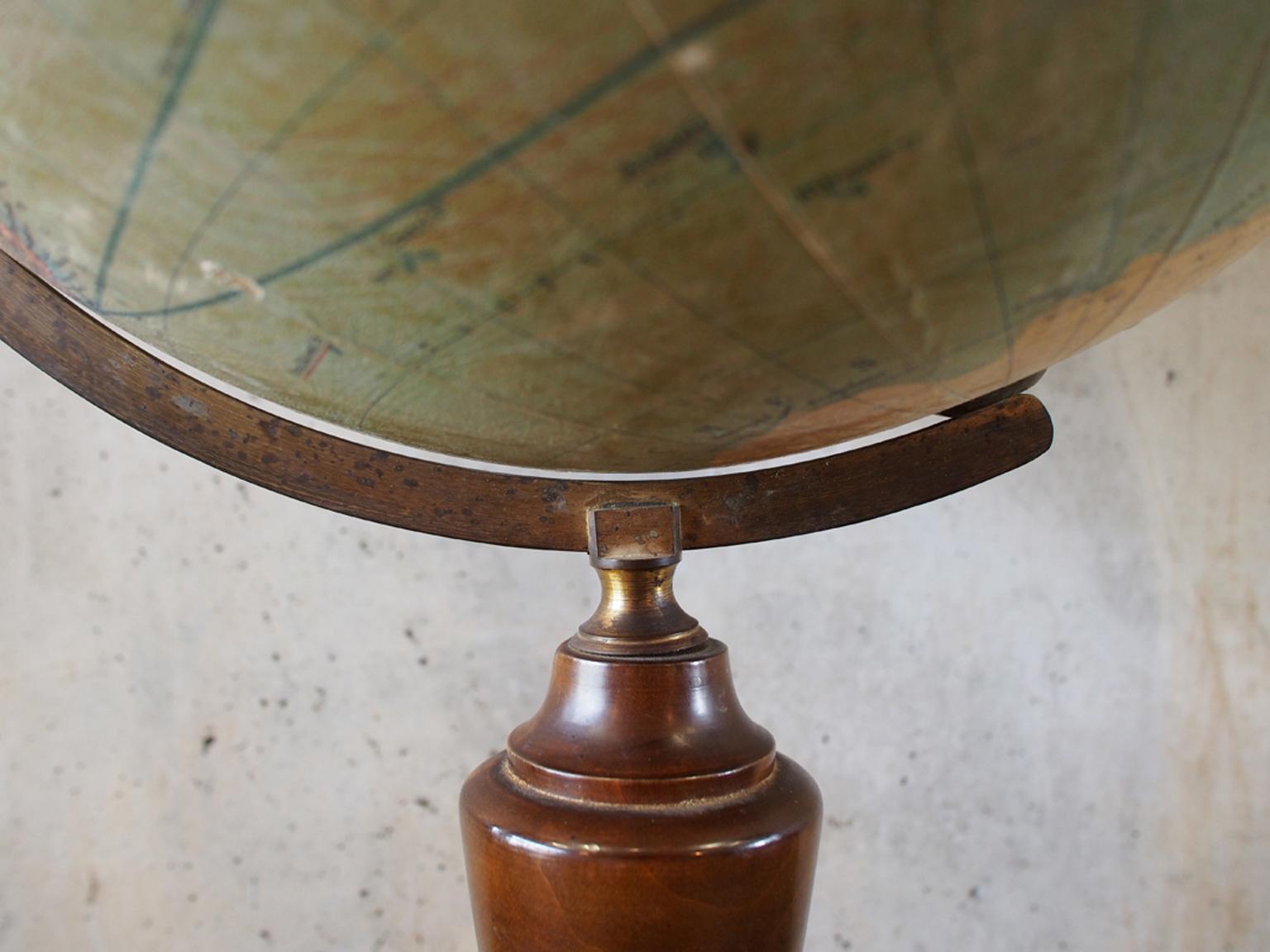 German Globe circa 1900 with Compass In Fair Condition In Hamburg, DE