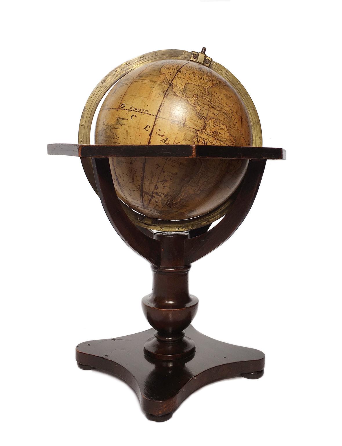 Terrestrial globe
Artistic company C. Abel - Klinger
Nuremberg, circa 1860
H cm 31 x 22 cm (12.20 x 8.66 in); sphere 14 cm (5.51 in) in diameter
lb 2.30 (kg 1.04)
State of conservation: good. On the sphere there are slight visible signs of