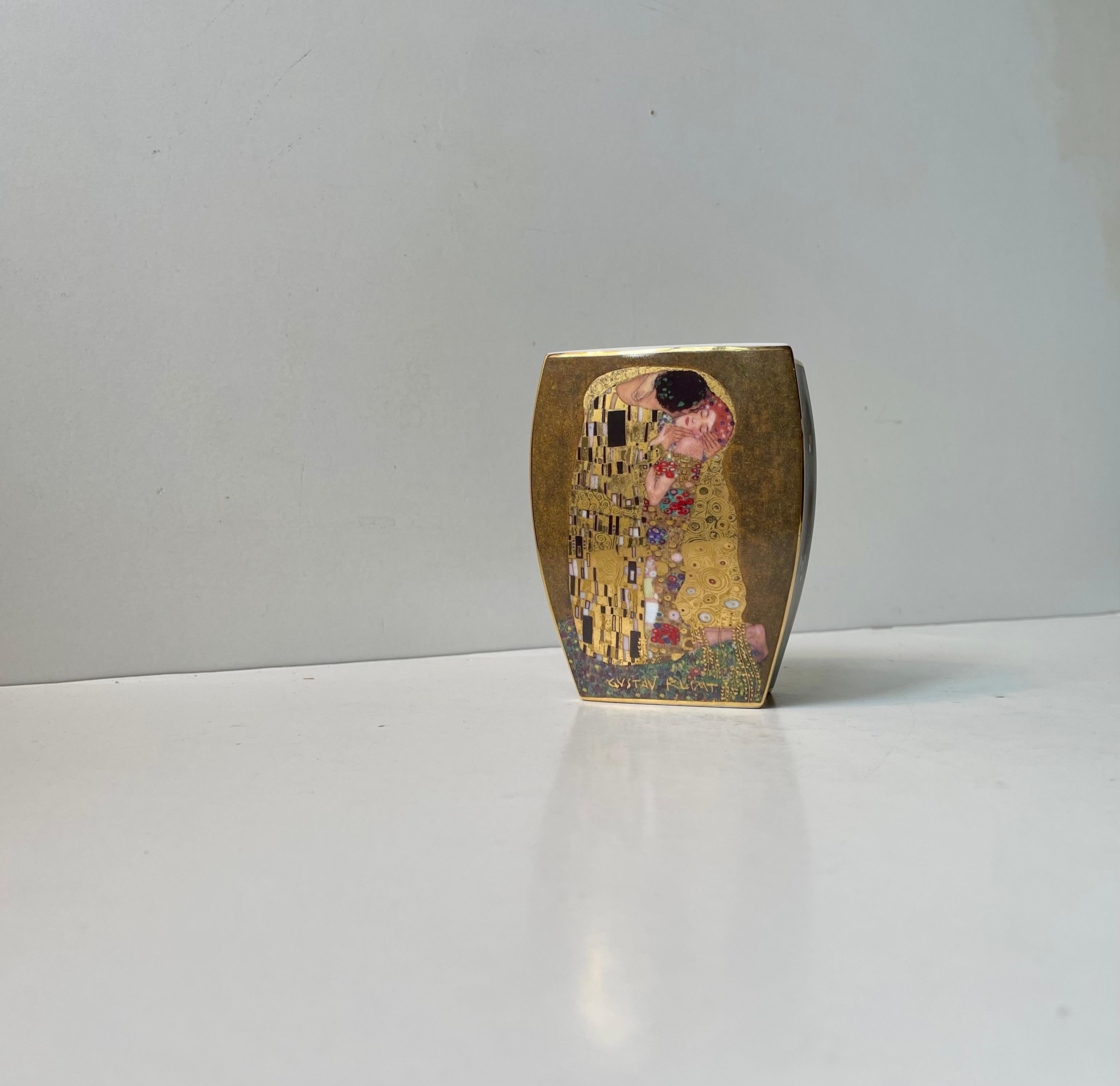 Vaso decorativo in porcellana a forma di cuscino stampato con il permesso della Fondazione Gustav Klimt con il motivo iconico di Klimt 