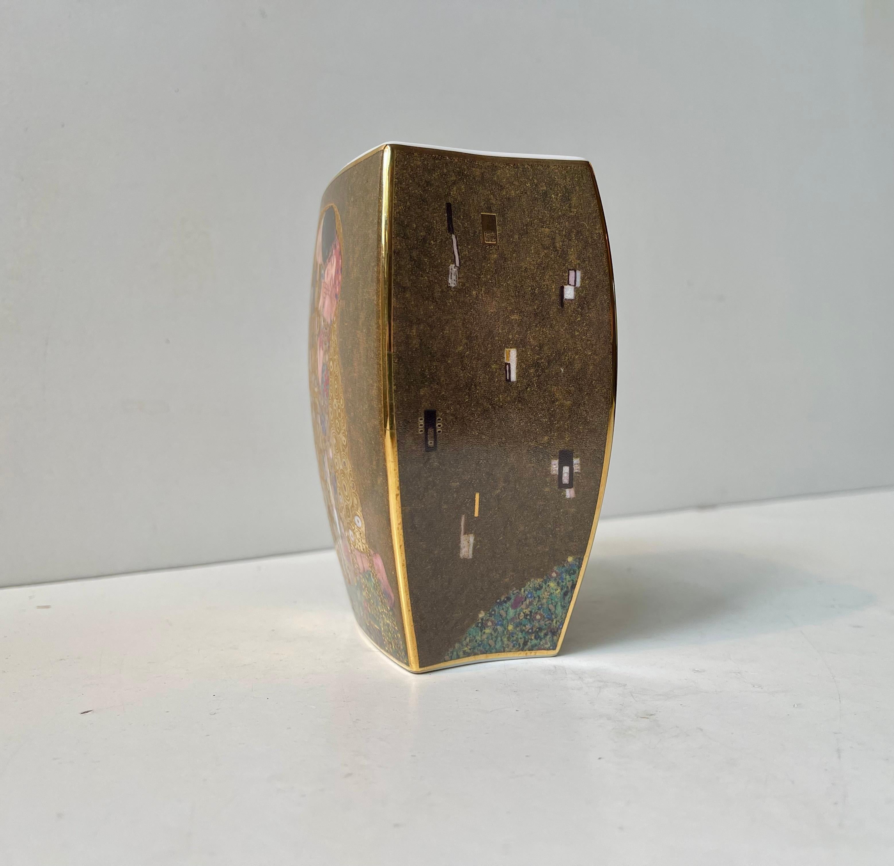 Tedesco Vaso di porcellana tedesco Artis Orbis di Goebel - Gustav Klimt 'Il bacio' in vendita