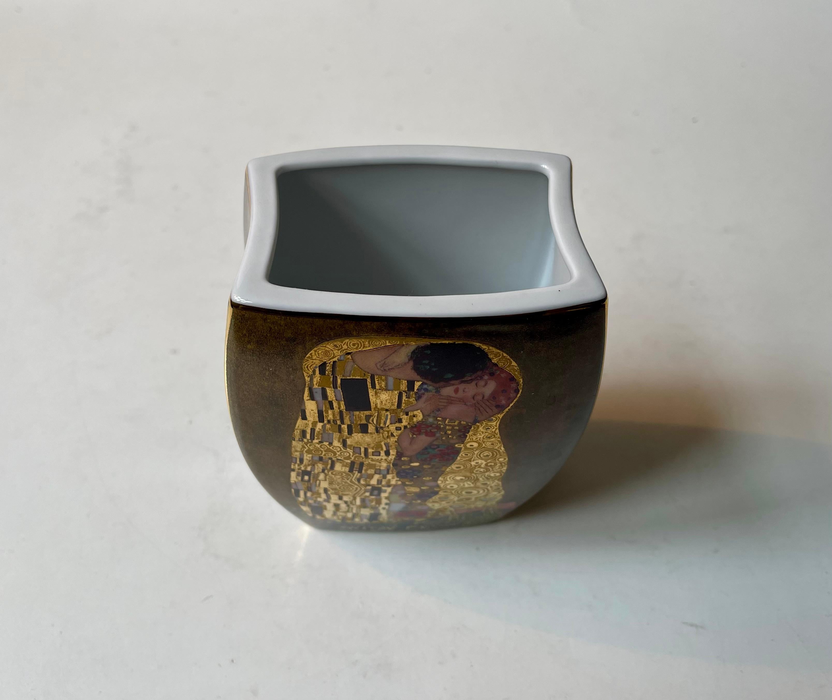 Porcellana Vaso di porcellana tedesco Artis Orbis di Goebel - Gustav Klimt 'Il bacio' in vendita