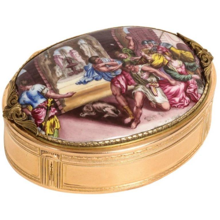 German gold & porcelain snuff box
Maker's Mark F(-) Crowned, Hanau Circa 1780, - Struck with the Hanau Town Mark for 18k Gold and a mark
resembling the Parisian Charge Mark of Julien Alaterre, The Porcelain Plaque, Continental, Circa 1800

Oval box,