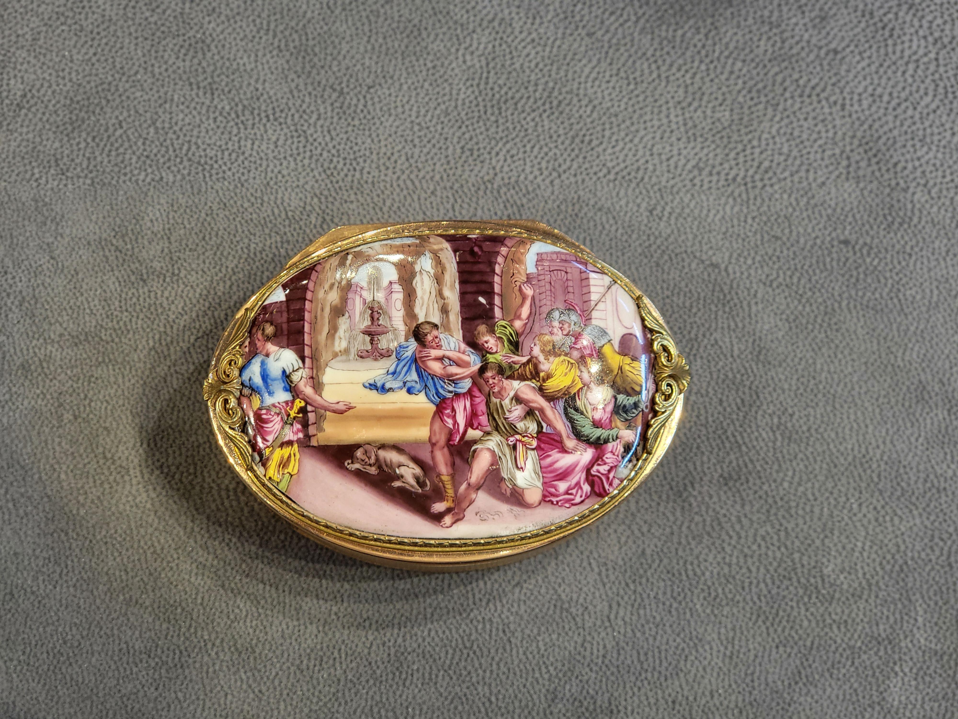 German Gold & Porcelain Snuff Box In Excellent Condition For Sale In New York, NY