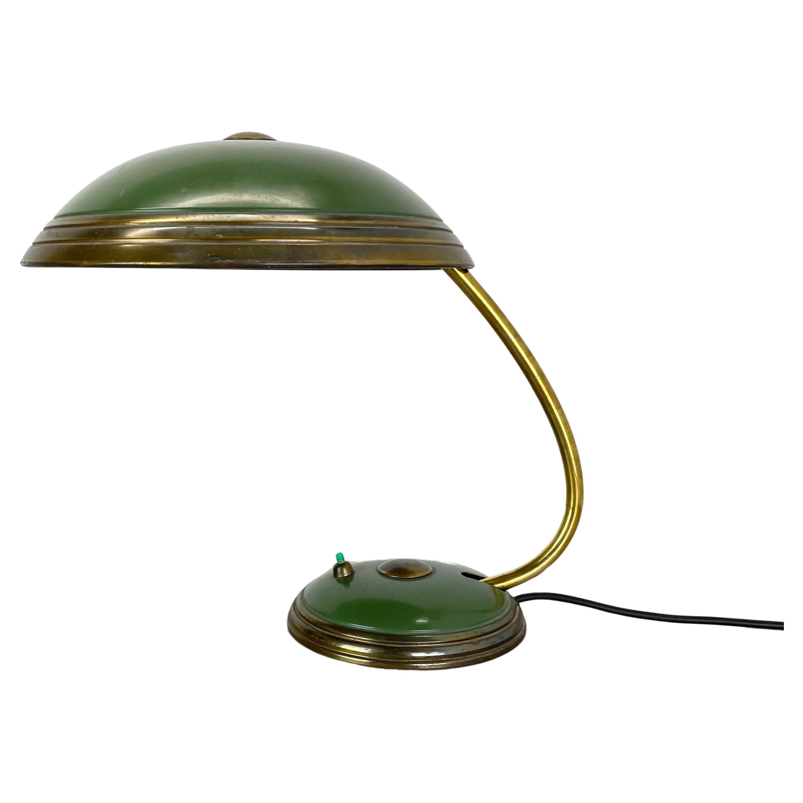 Lampe de table Bauhaus verte en laiton et métal par HELO LIGHTS, Allemagne, années 1950 en vente