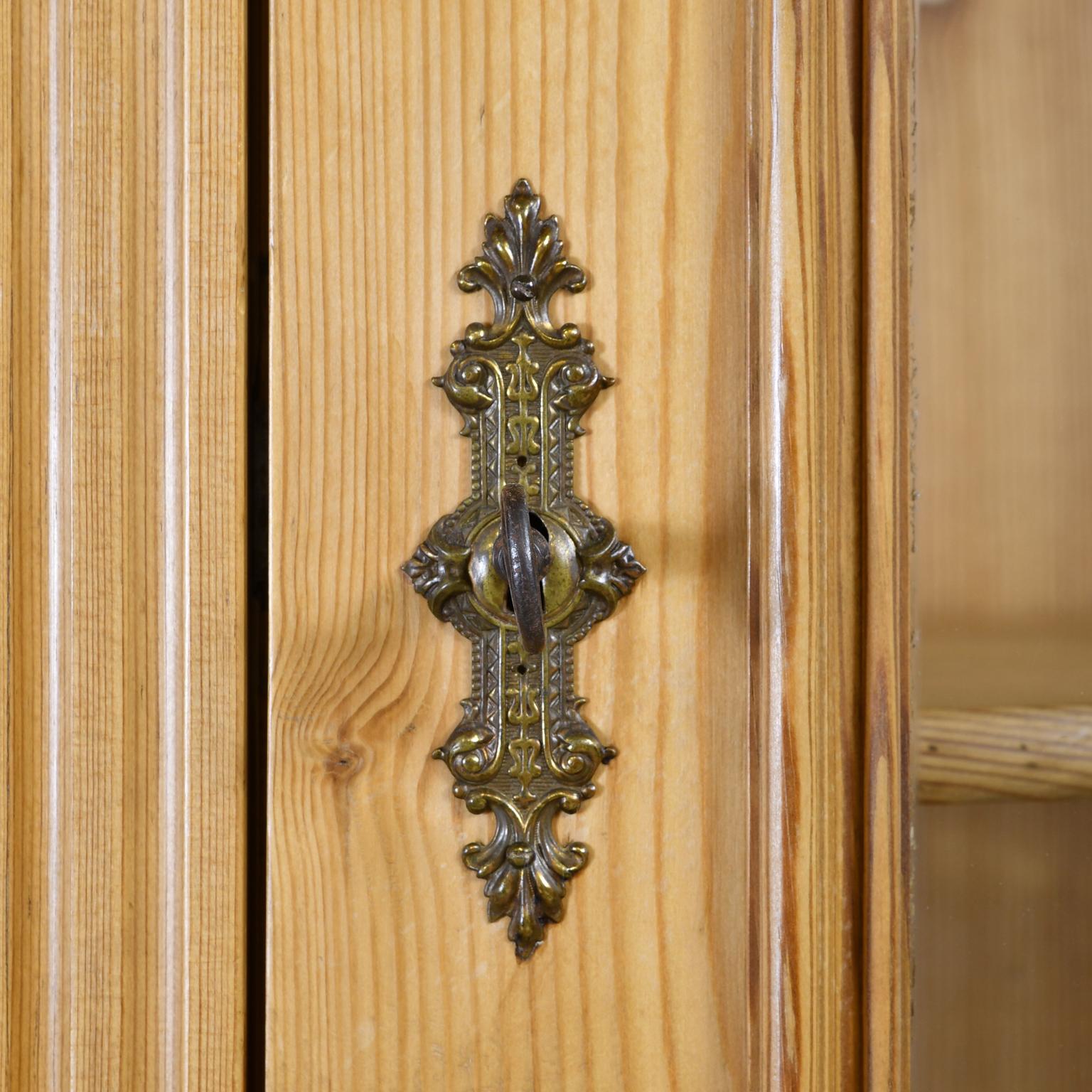 German Grunderzeit Glass Cupboard/ Bookcase in Pine, circa 1880 5