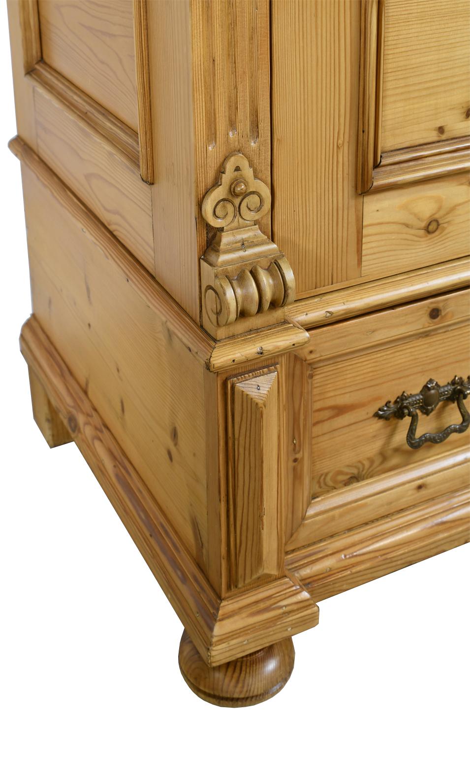 German Grunderzeit Glass Cupboard/ Bookcase in Pine, circa 1880 6
