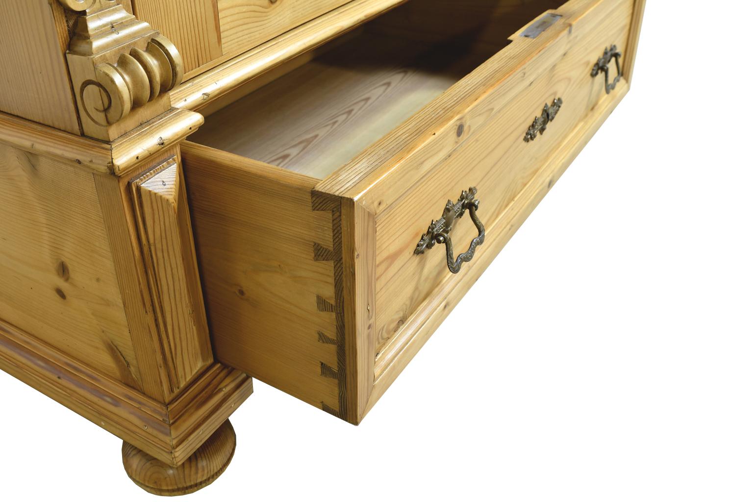 German Grunderzeit Glass Cupboard/ Bookcase in Pine, circa 1880 10