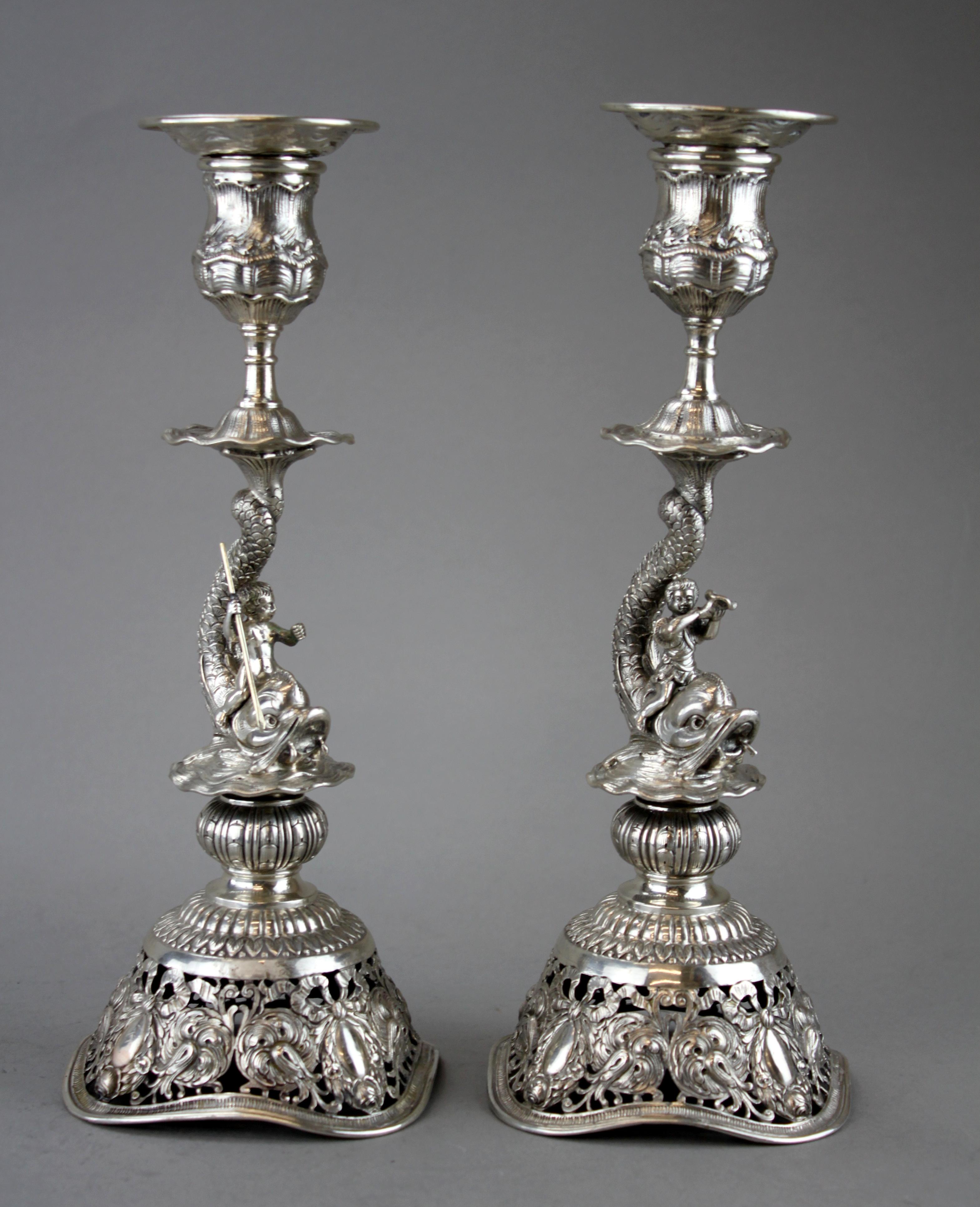 Antique German hanau silver pair of candlesticks.
Made in Germany Circa late 19th century / early 20th century.
Maker : Georg Roth & Co
Fully hallmarked.

Dimensions - 
Size (Diameter x Height) : 11.6 x 26.5 cm
Weight : 768 grams total

Condition :