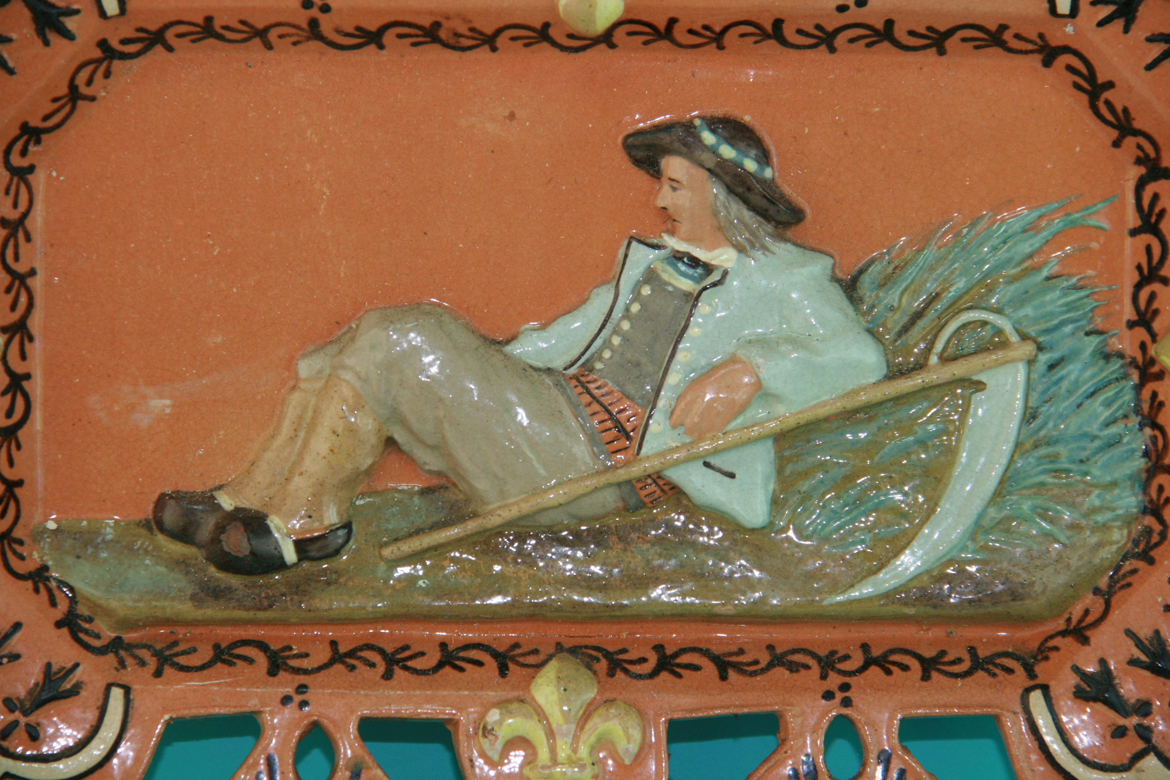 Peint à la main Plaque murale/attrapoir figuratif en céramique peinte à la main en Allemagne, vers les années 1920 en vente