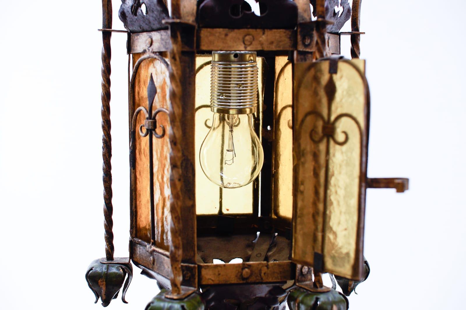 Deutsche Historicism-Lampe aus geschmiedetem Stahl und farbigem Glas, Deutschland, 1890er Jahre 5