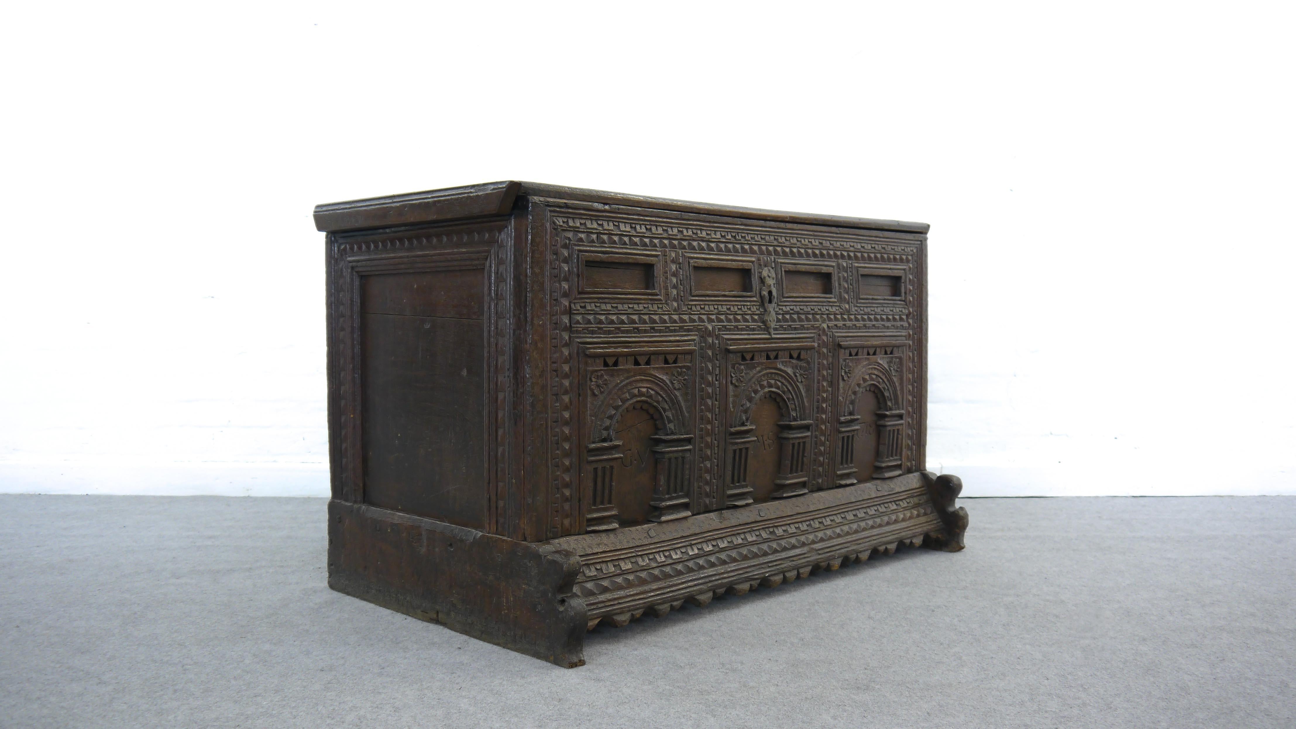 German Marriage chest / Aussteuertruhe, 301 years old! Dated 1718. Rich carvings in oakwood. Comes from the Region of Bad Rothenfelde, Lower Saxony. We could retrieve one name from the front side. G.V. - stands for the family Vigano.
Unoriginal lid,