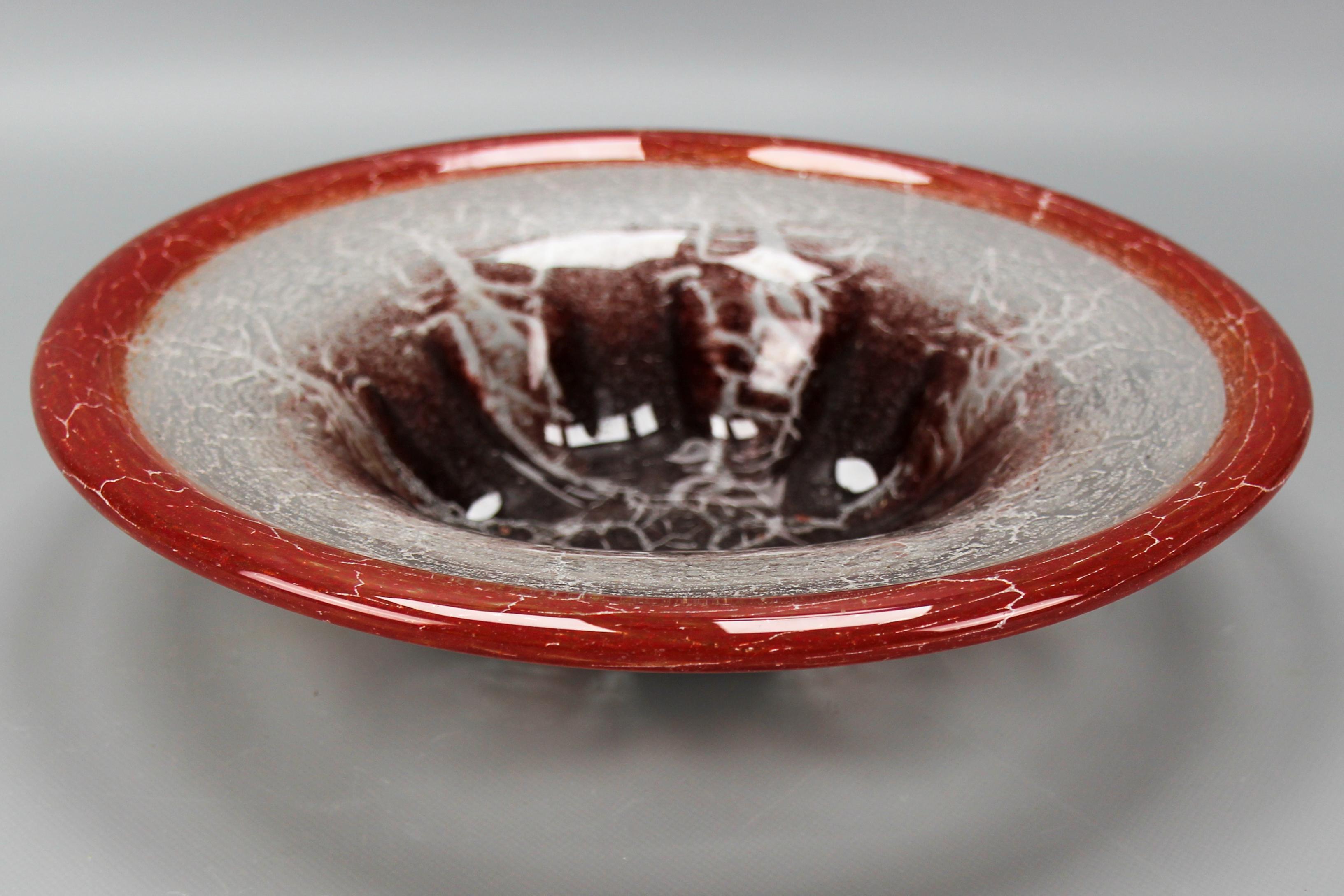 German Art Glass bowl in red, white, and burgundy by WMF Ikora, ca. 1930s.
This elegant and colorful Art Deco period bowl, features mouth-blown 'Ikora-Crystal' glass with net-like powder melting in red, white, and burgundy colors, folded edge. The