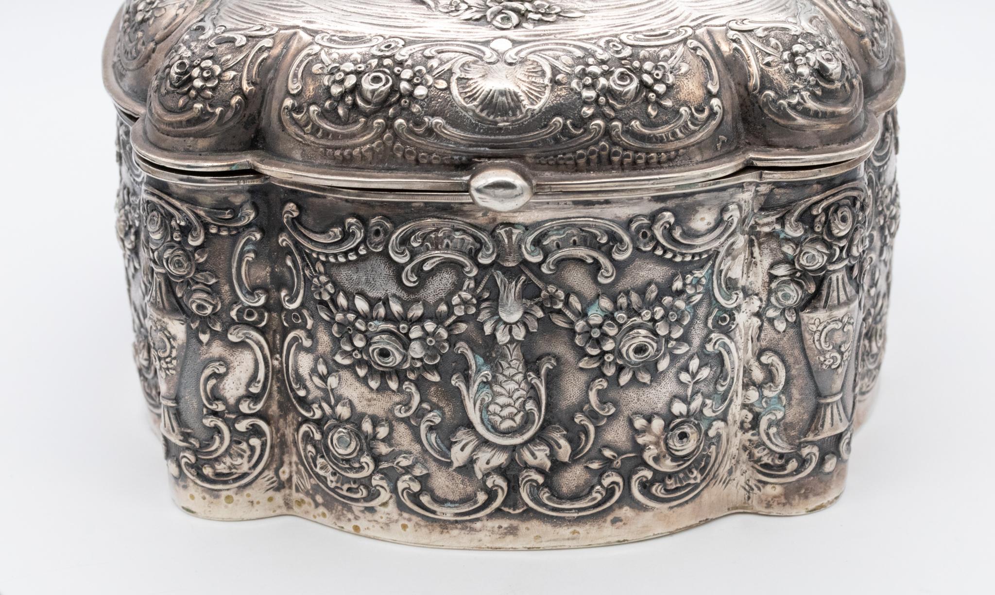 German Imperial 1890s Victorian-Art Nouveau Repousse Box Solid Sterling Silver For Sale 2