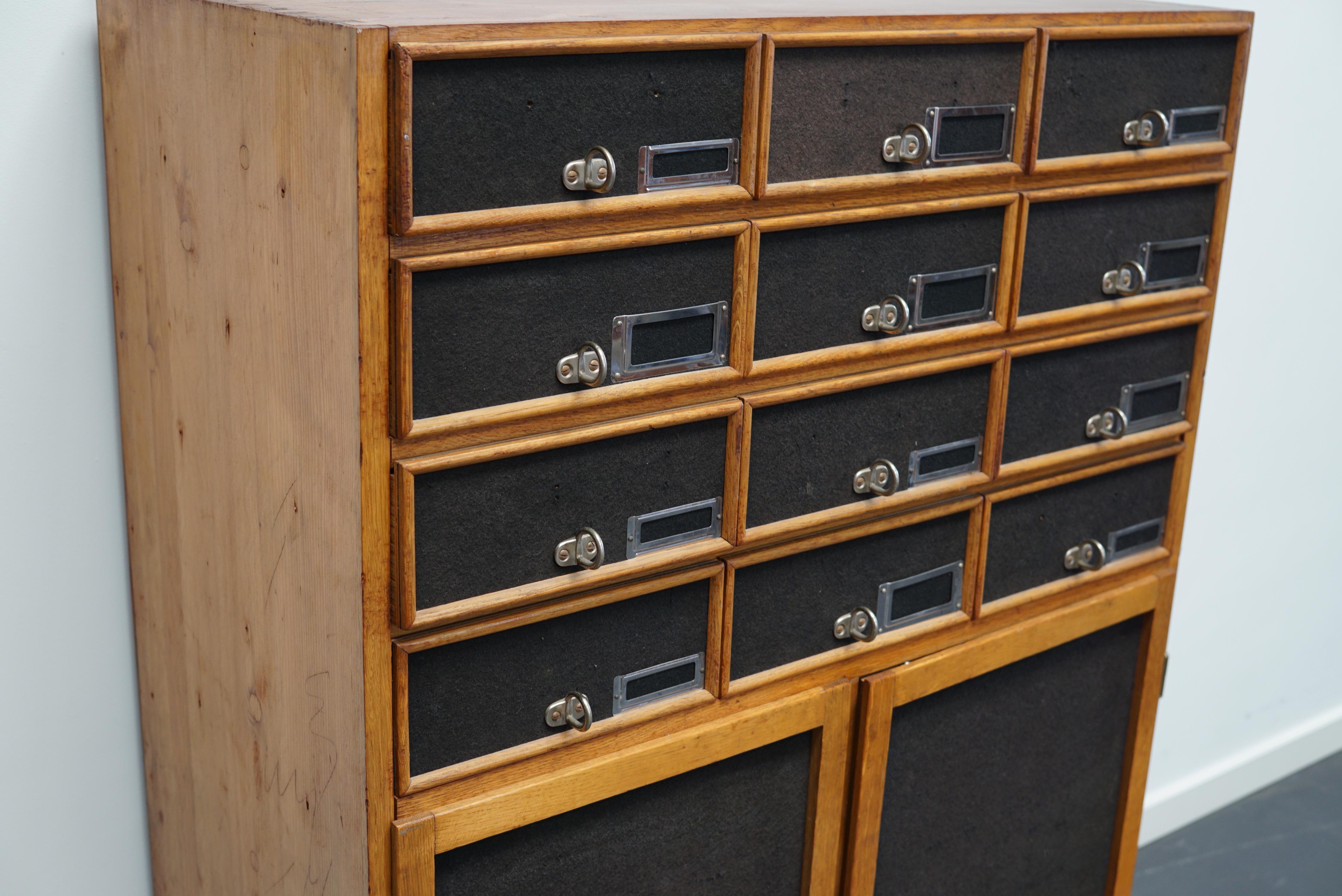 German Industrial Oak and Pine Apothecary Cabinet, Mid-20th Century In Good Condition For Sale In Nijmegen, NL