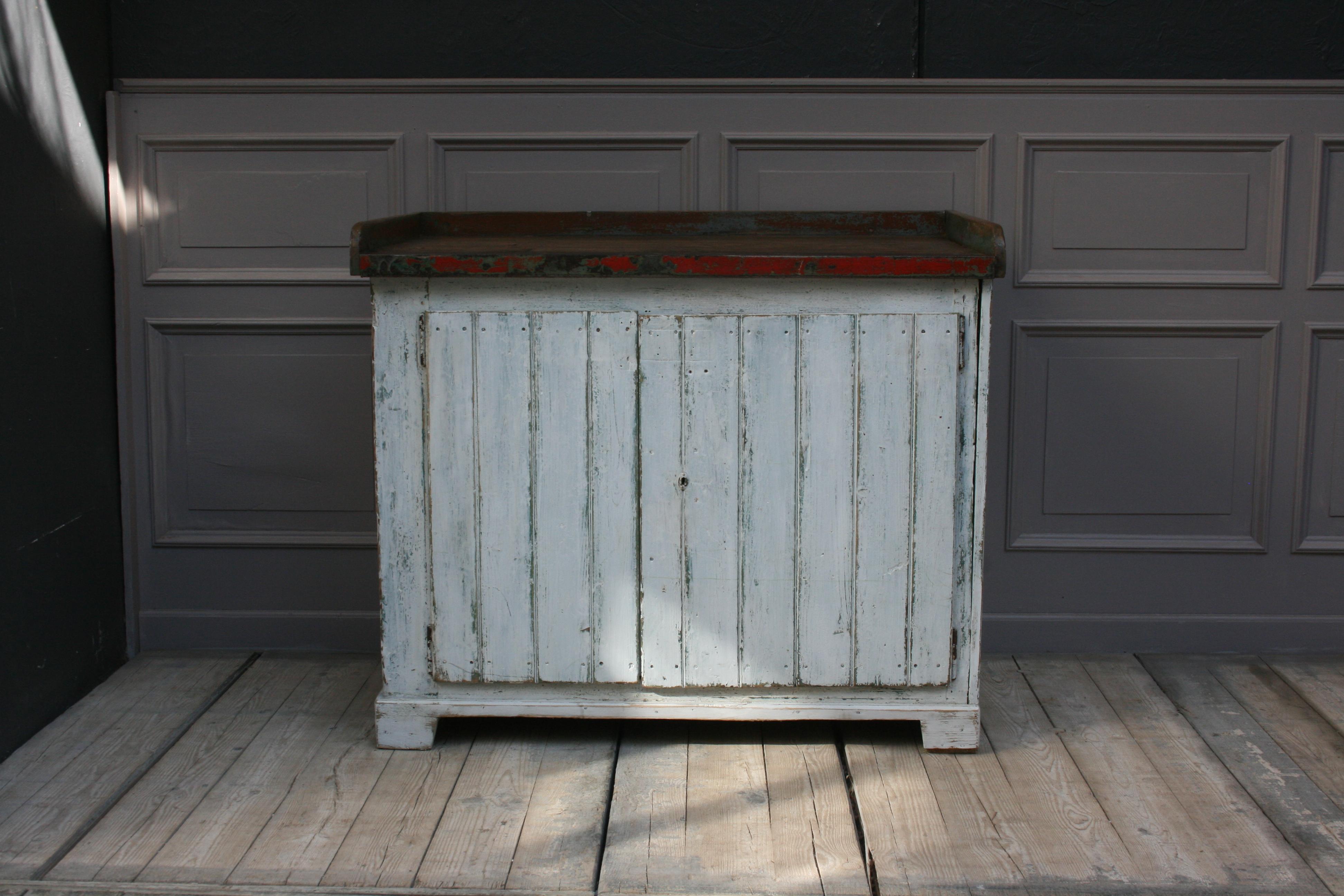 Exceptional German vintage industrial workbench in original paint with beautiful Patina, restored ready to live. 2 doors behind are a shelf and a drawer located.
Ideal as a unique washbasin in the kitchen or bathroom, or for gastronomy and fashion