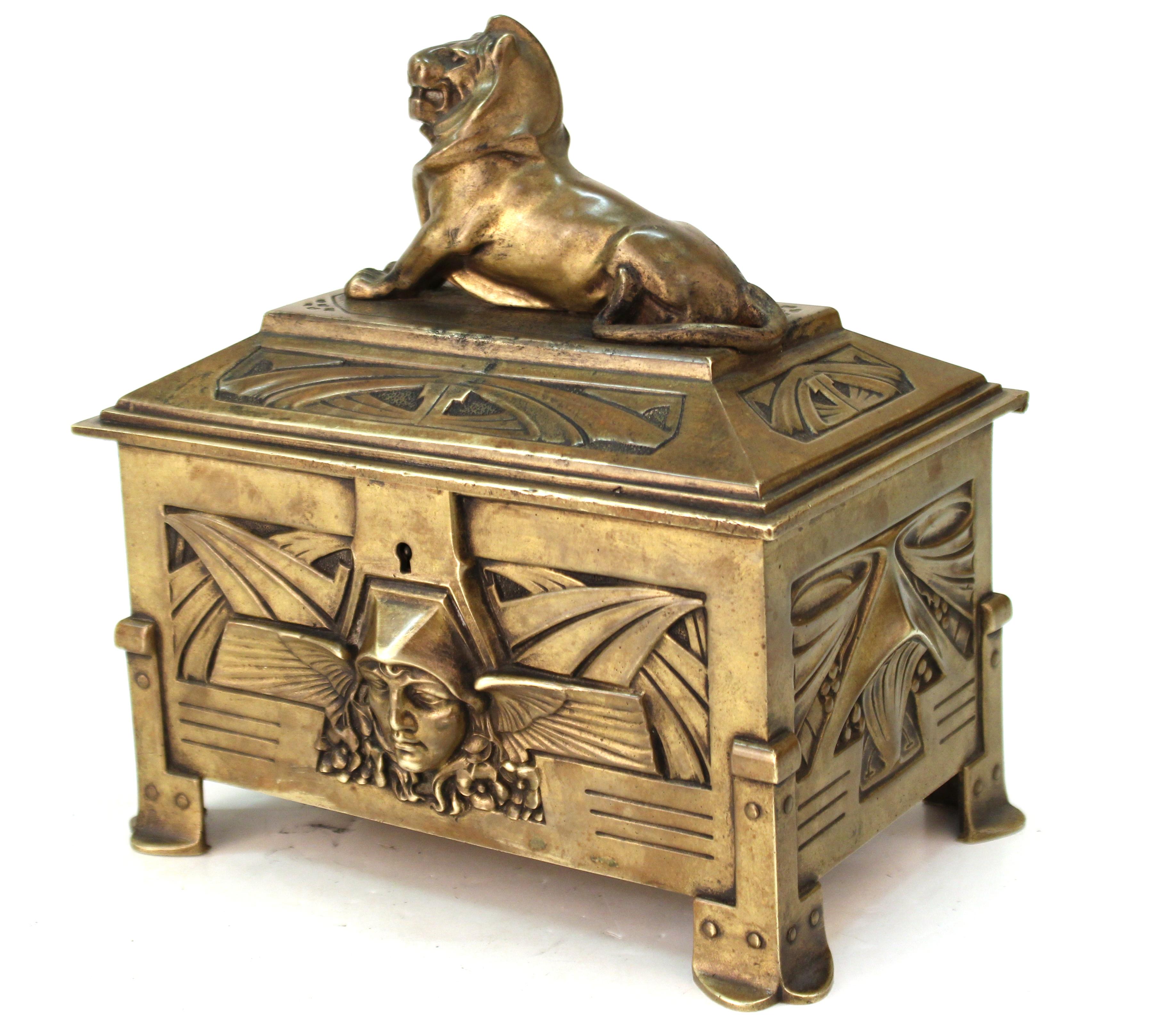 German Jugendstil period decorative lidded box or casket, made in heavy bronze, with a sculpted lion on the lid and a decorative motif with central head of mercury on the front face of the box. The overall decor of the box is a perfect and exquisite