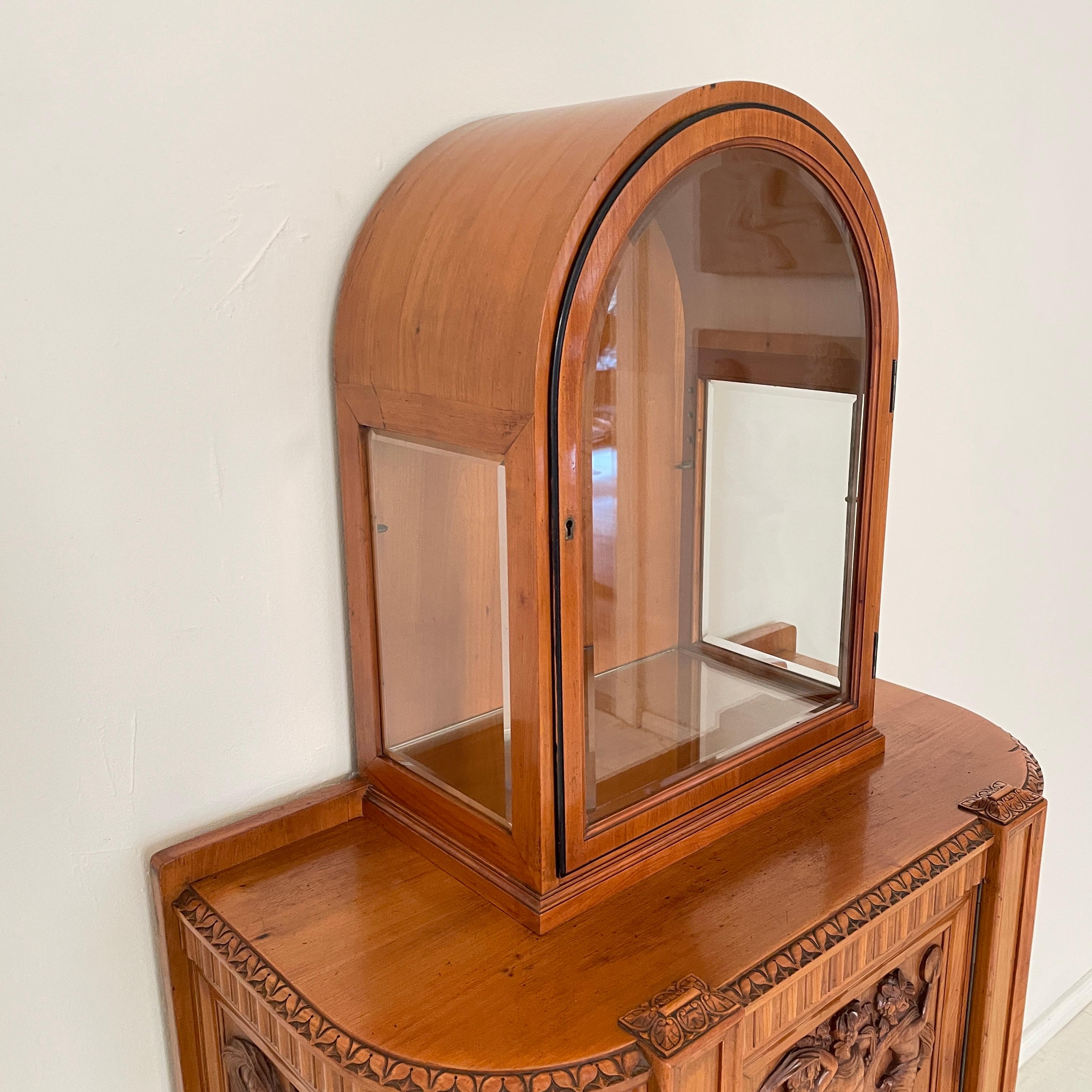 German Jugendstil Cabinet in Carved Cherry-Wood and Glass, Otto Gussmann, 1905 For Sale 6