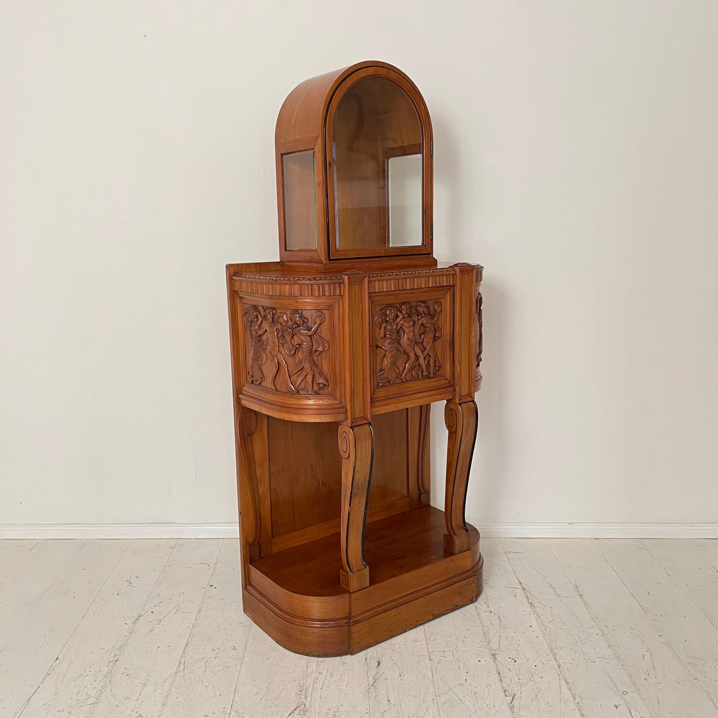 German Jugendstil Cabinet in Carved Cherry-Wood and Glass, Otto Gussmann, 1905 For Sale 9