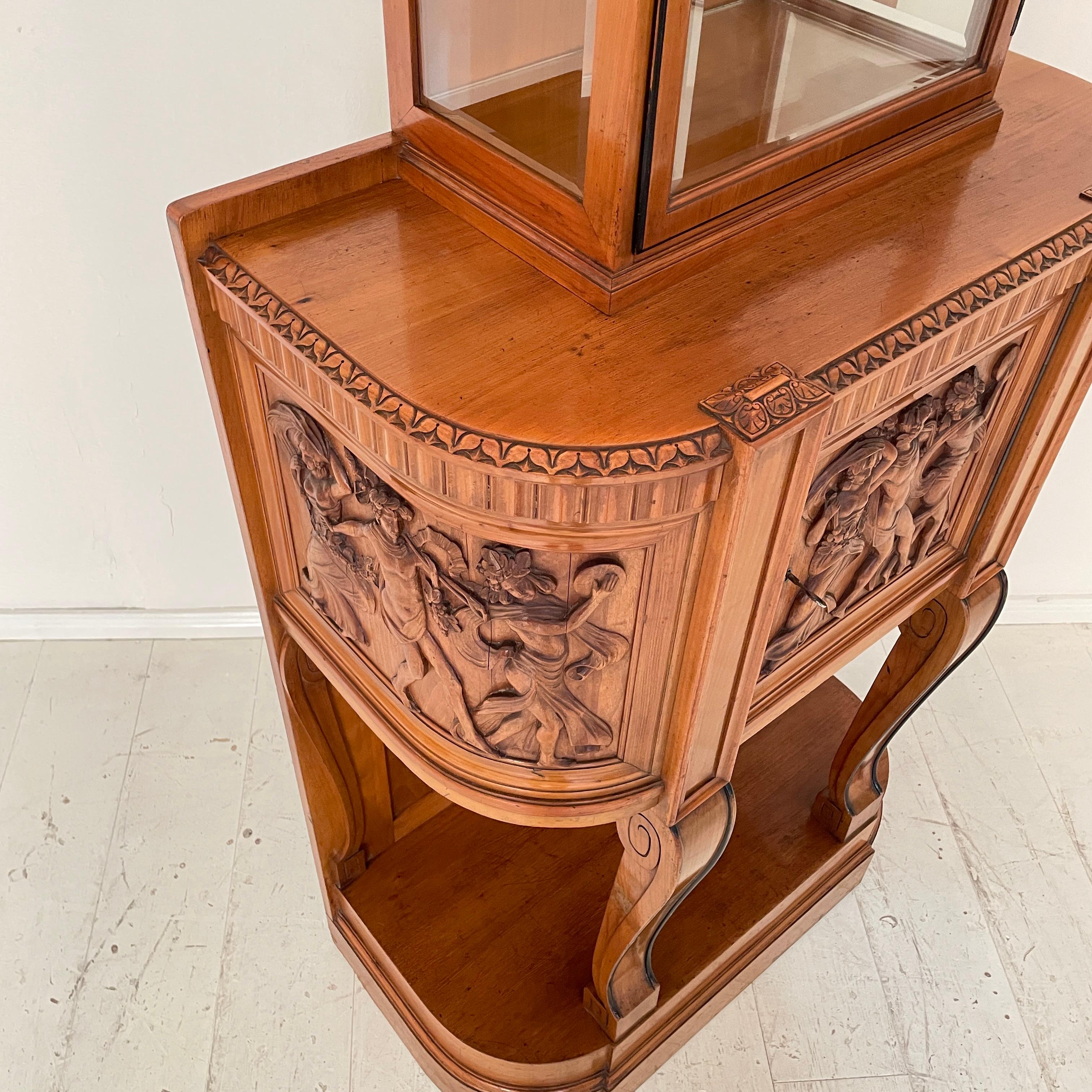 German Jugendstil Cabinet in Carved Cherry-Wood and Glass, Otto Gussmann, 1905 For Sale 13
